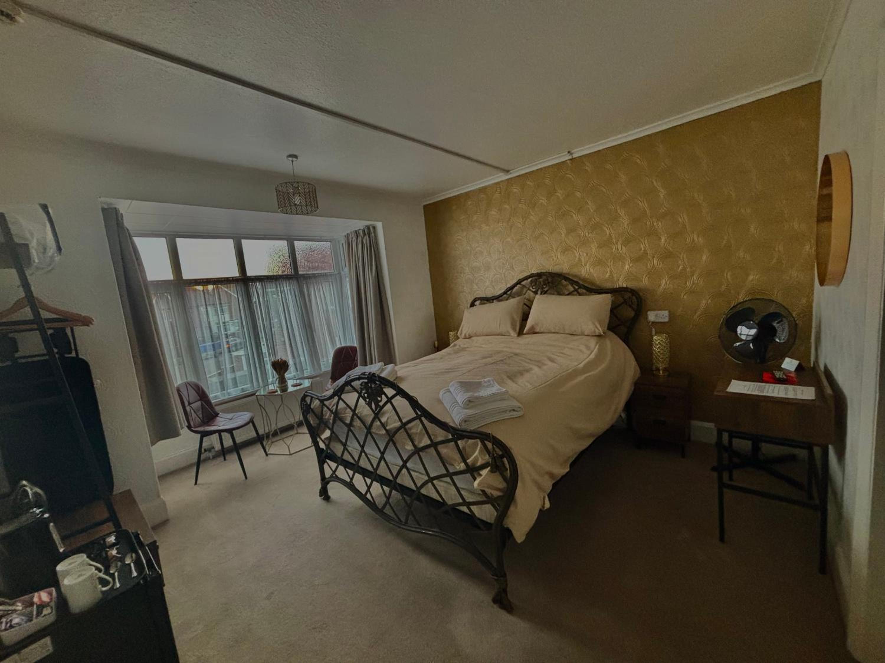 Deluxe King Suite - Photo 2
