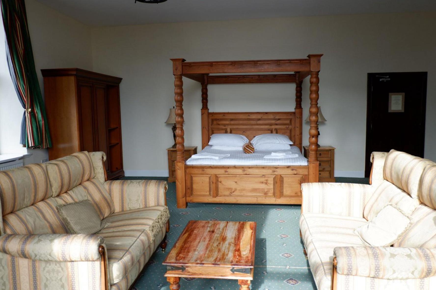 Four Poster Room photo 2
