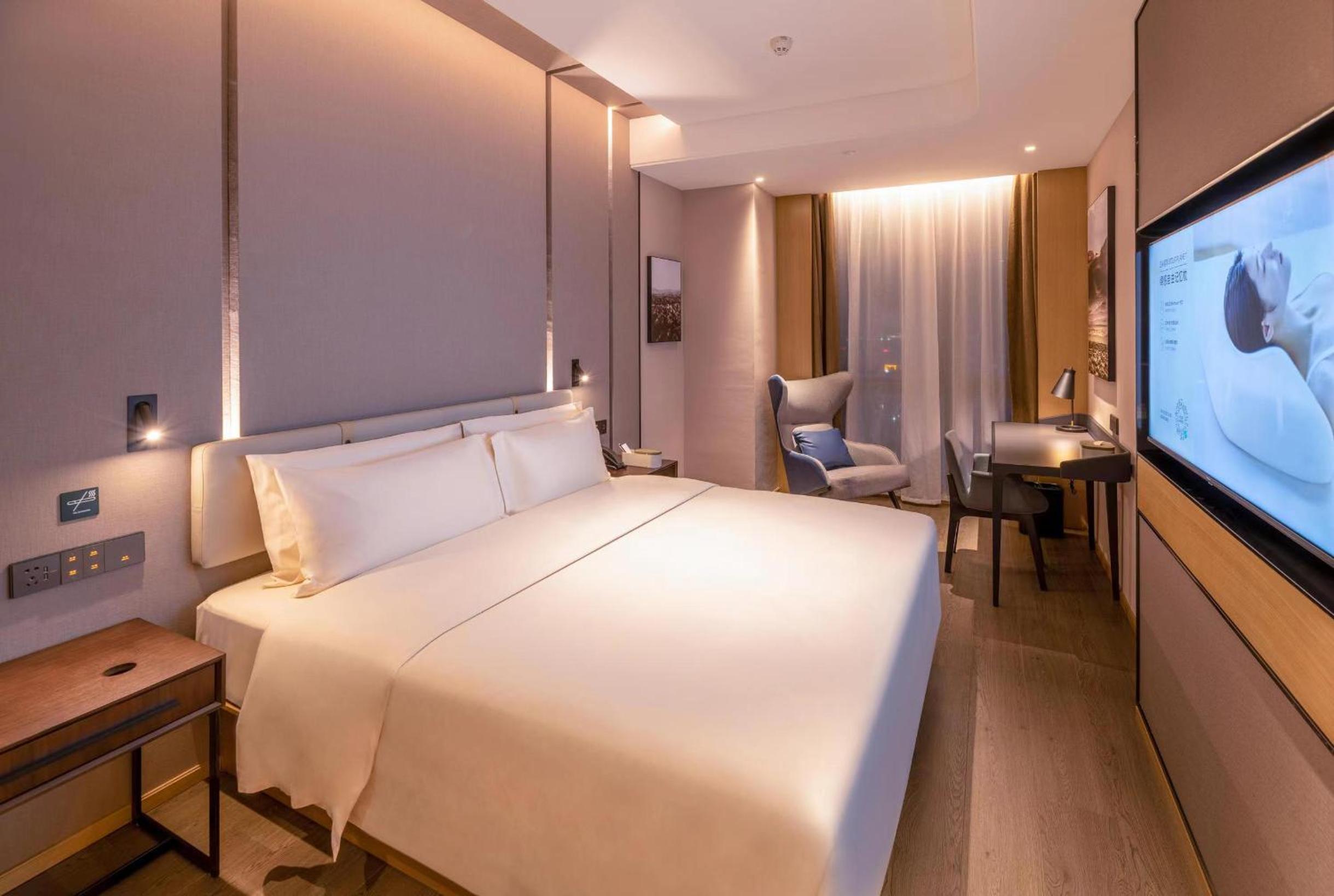 Deluxe Suite with Spa Bath photo 3