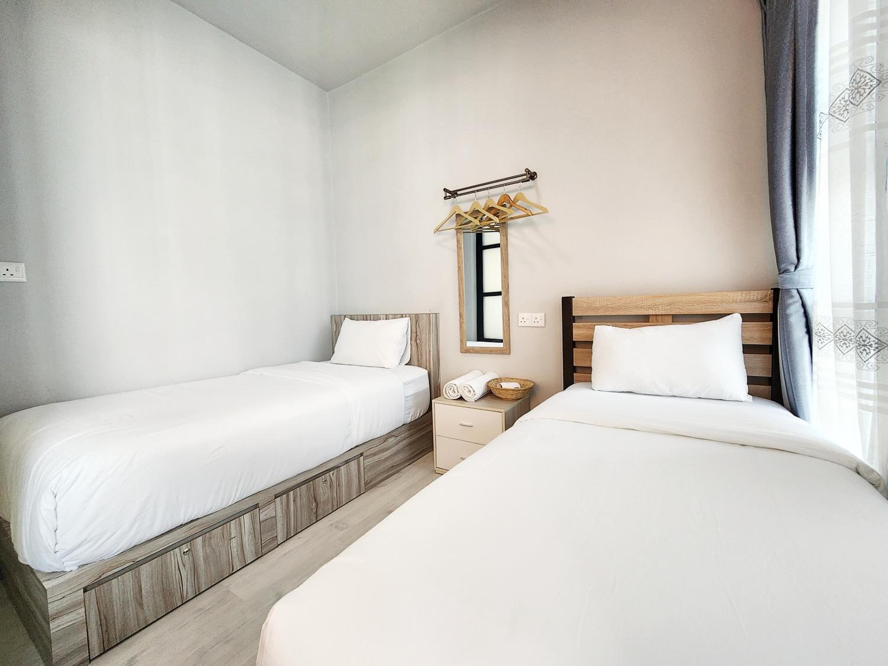 Suite with Pool View - Photo 20