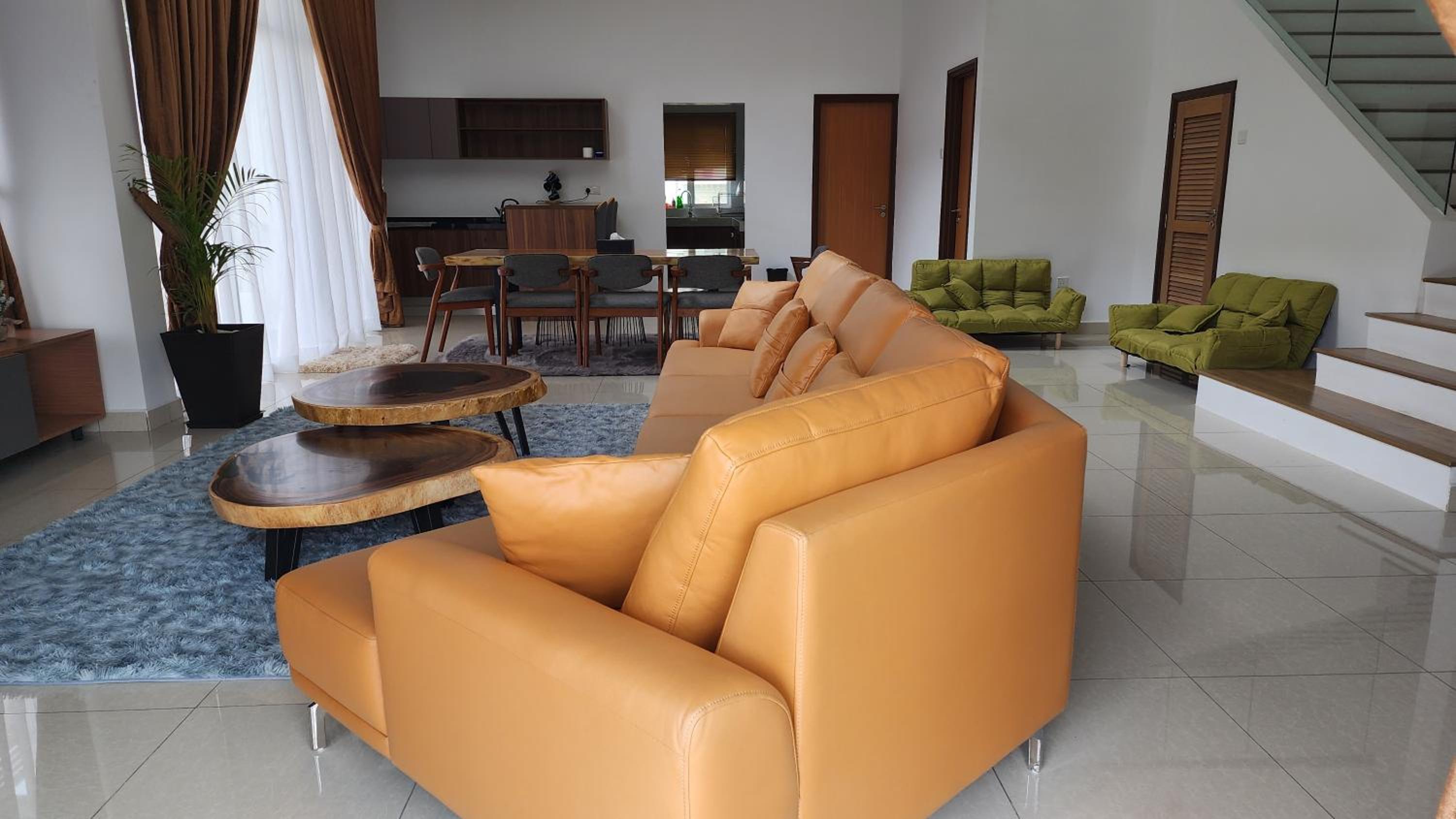 Six-Bedroom House photo 2