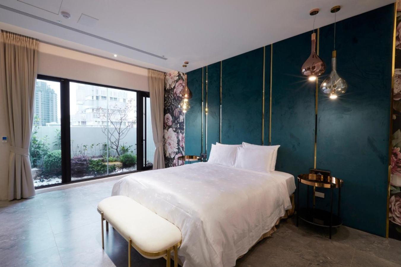 Superior King Room - Photo 7