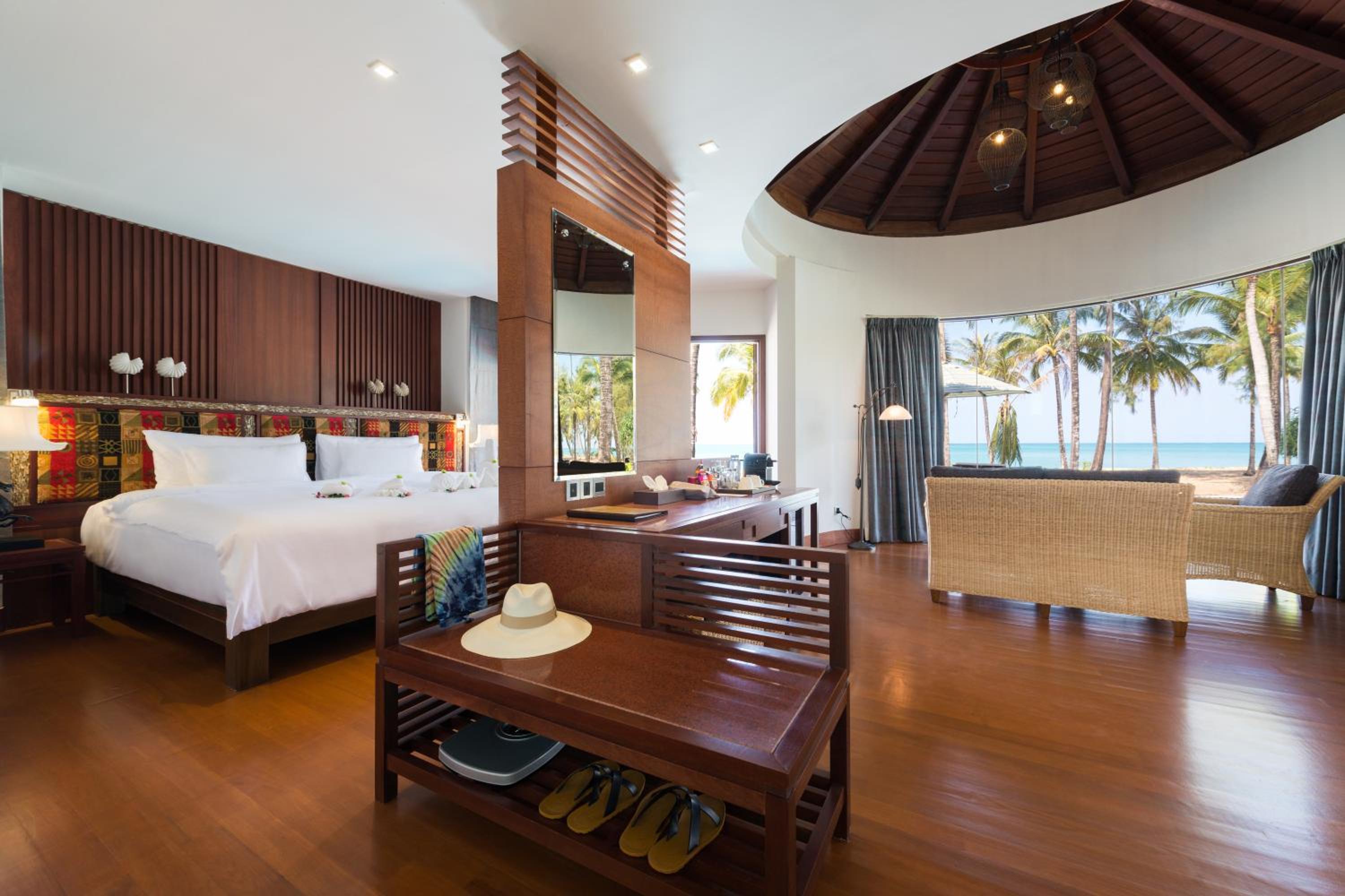 Oceanfront Jacuzzi Villa - Adults Only - Photo 1