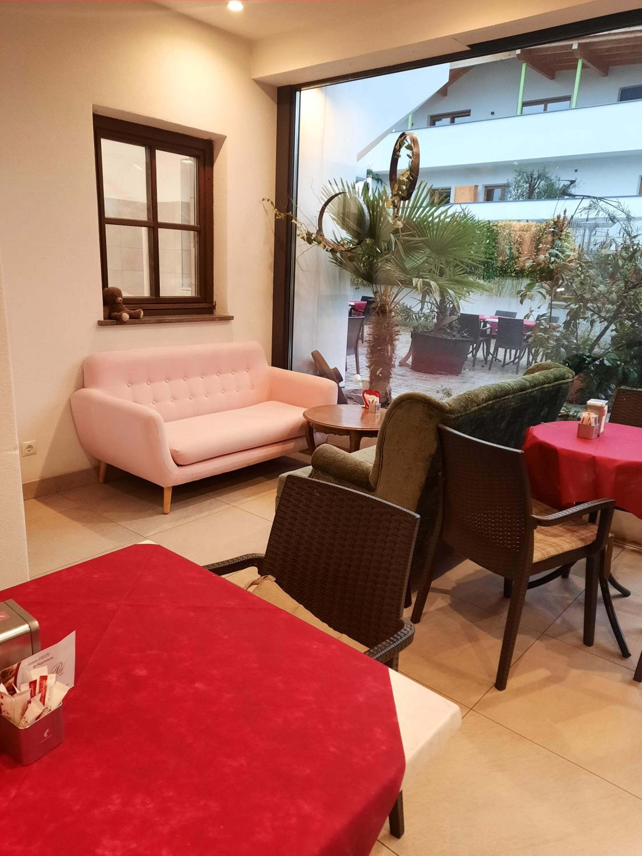Two-Bedroom Deluxe Apartment with Garden View photo 3