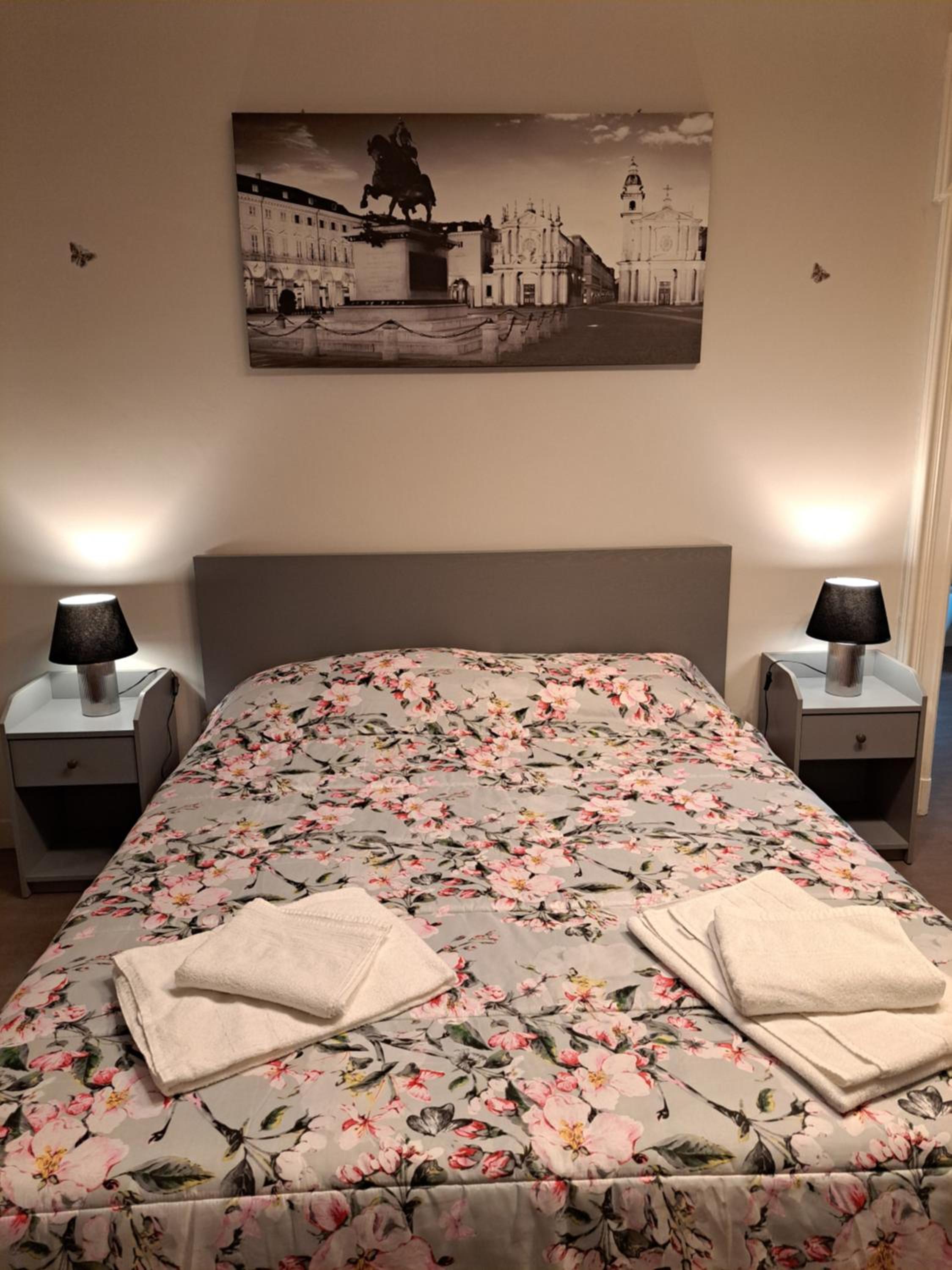 Large Double Room - Photo 1