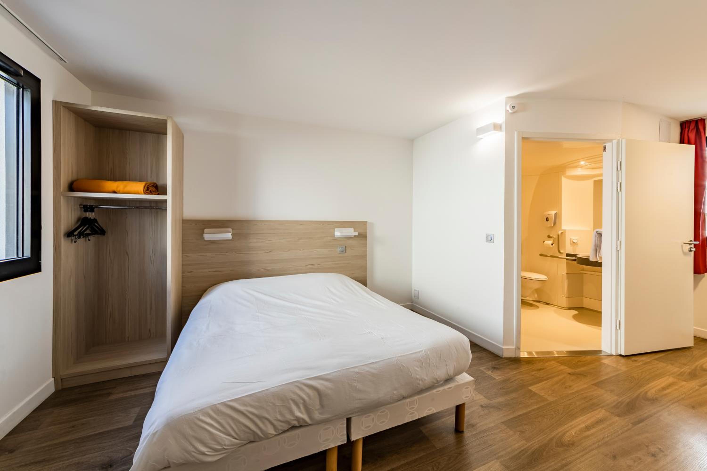 Double Room - Disability Access - Photo 1