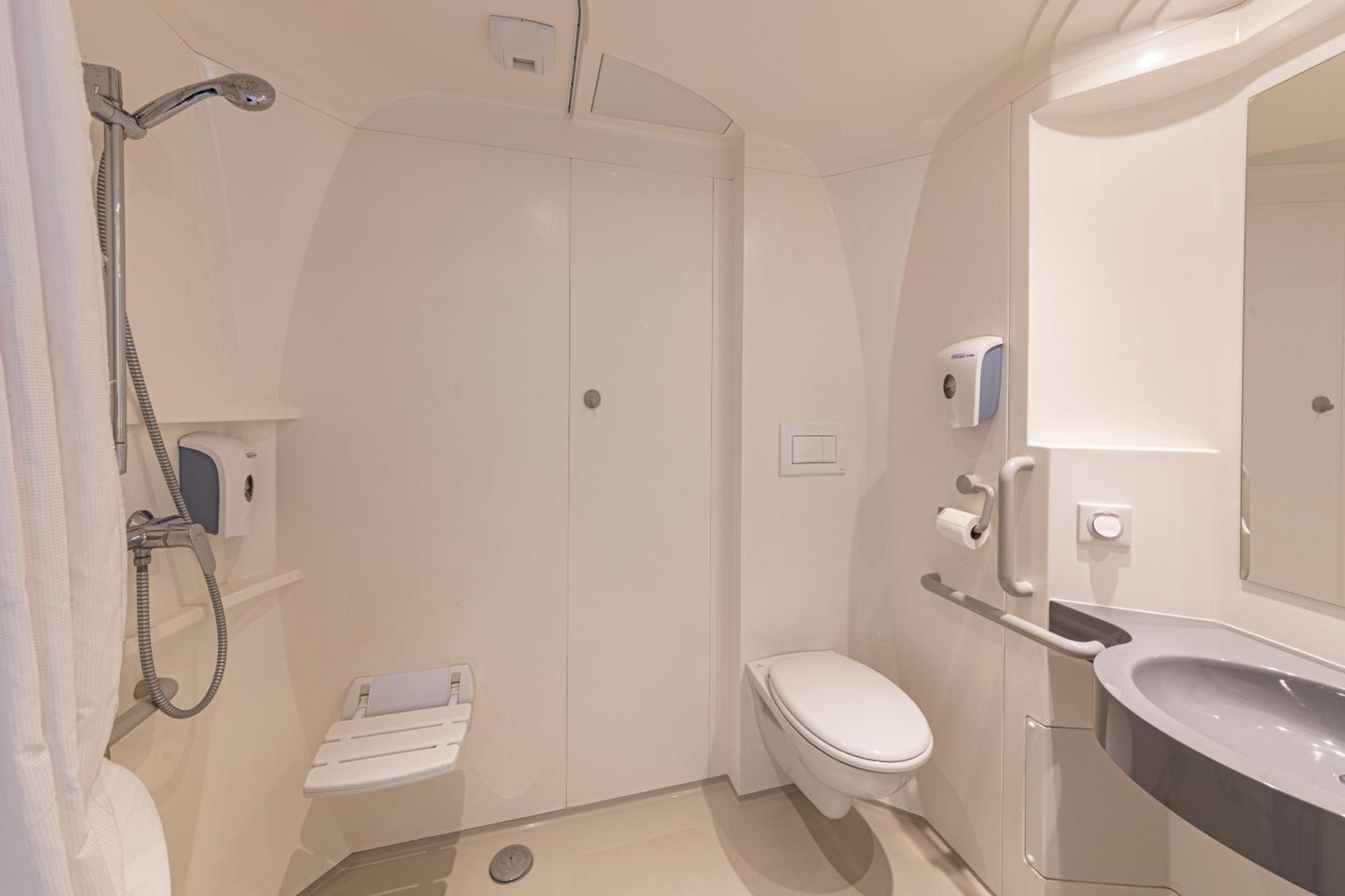 Double Room - Disability Access - Photo 3