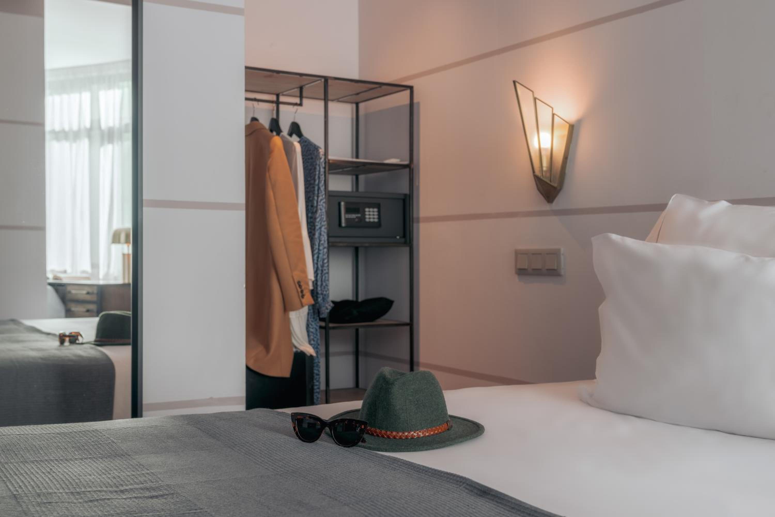 Superior Double or Twin Room - Photo 5