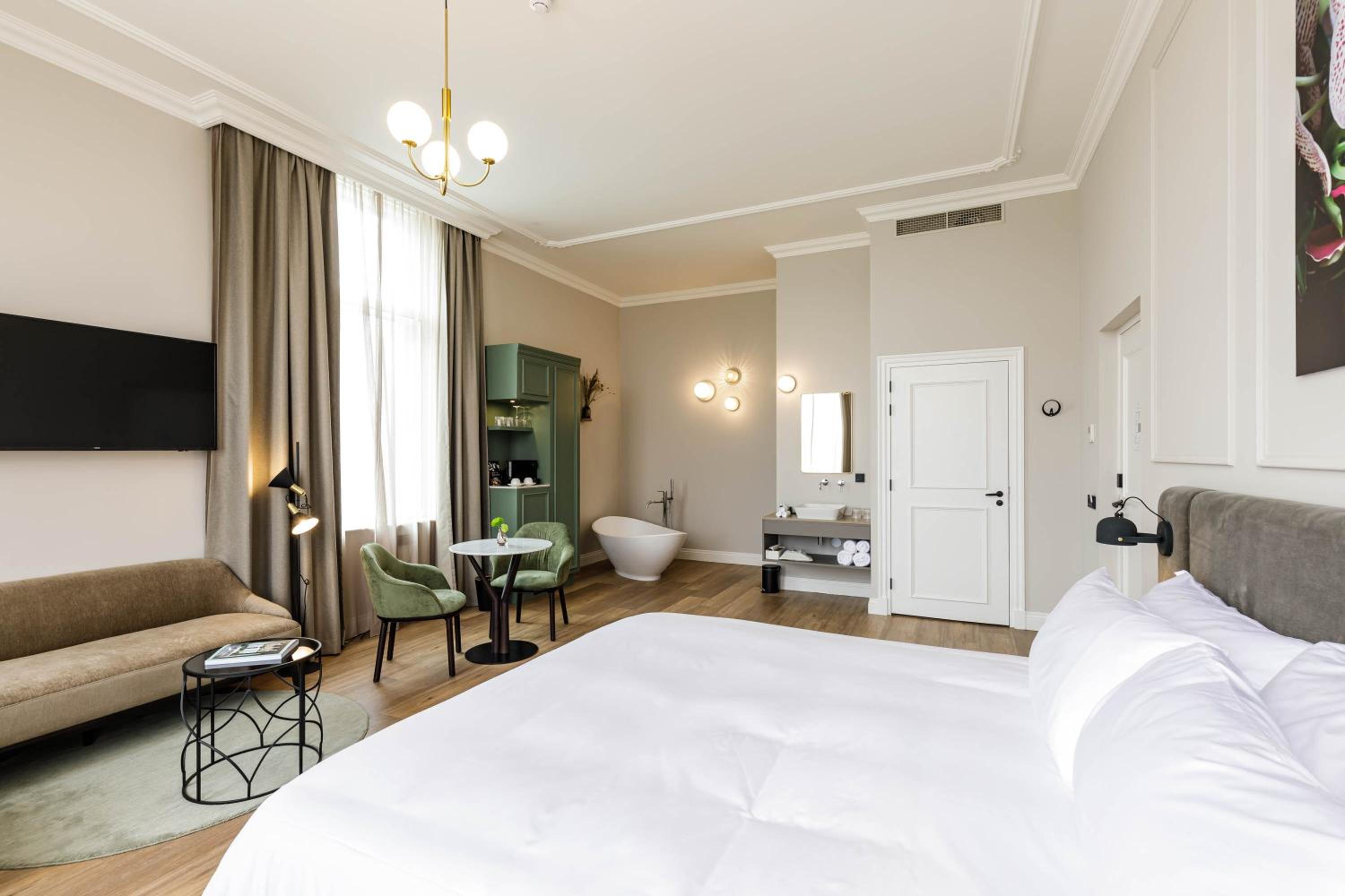 Suite with River View - Photo 3