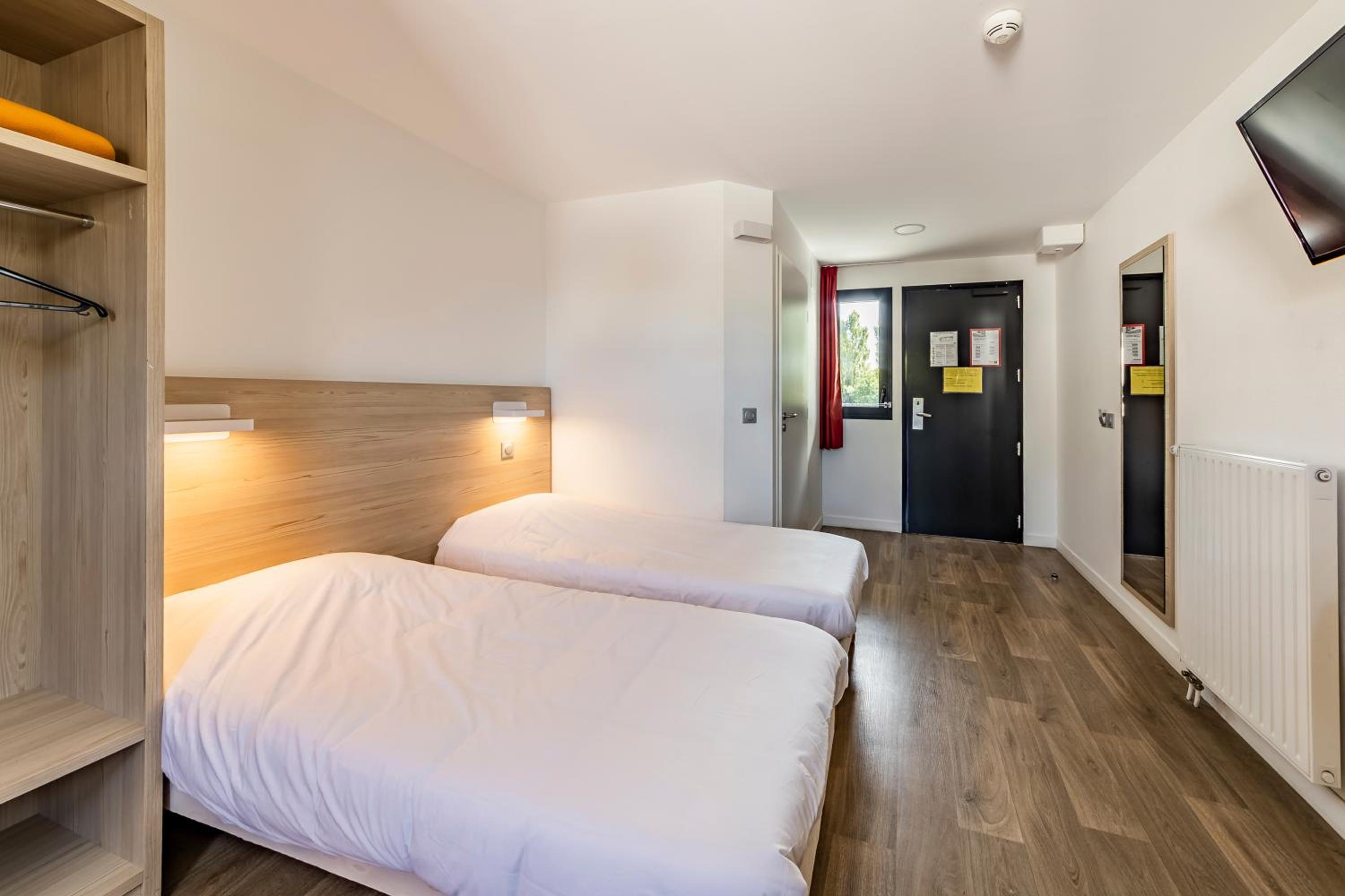 Triple Room - Photo 9