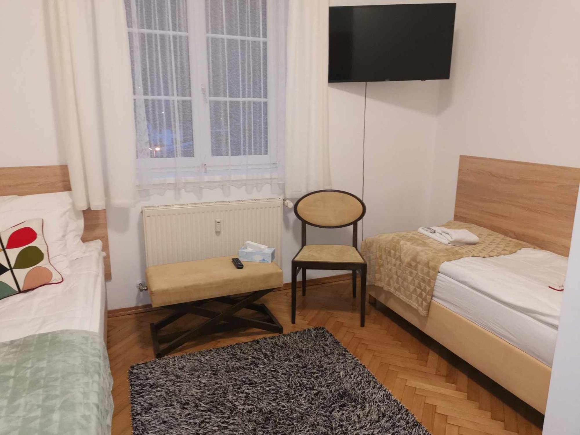 Standard Twin Room with Mountain View