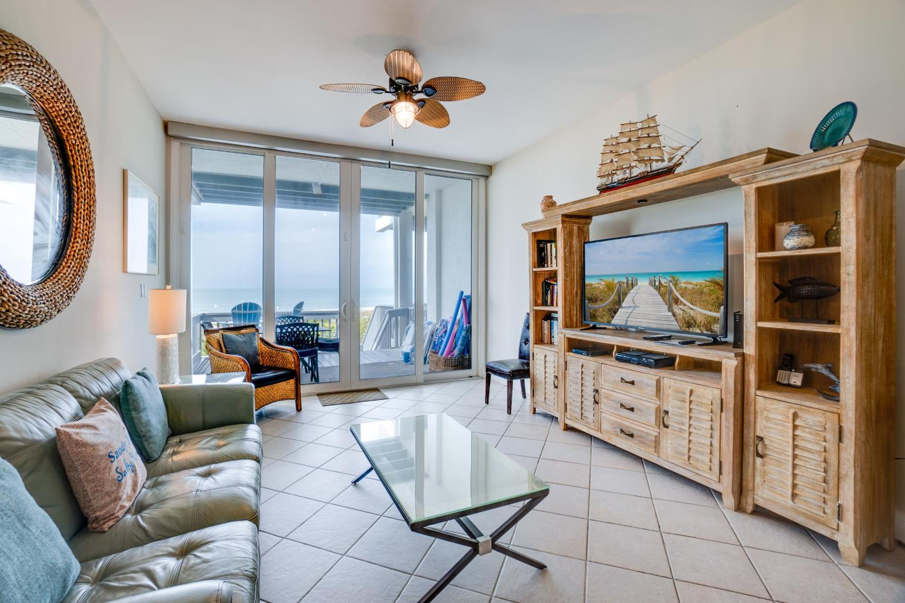 Two-Bedroom Apartment with Balcony and Sea View photo 1