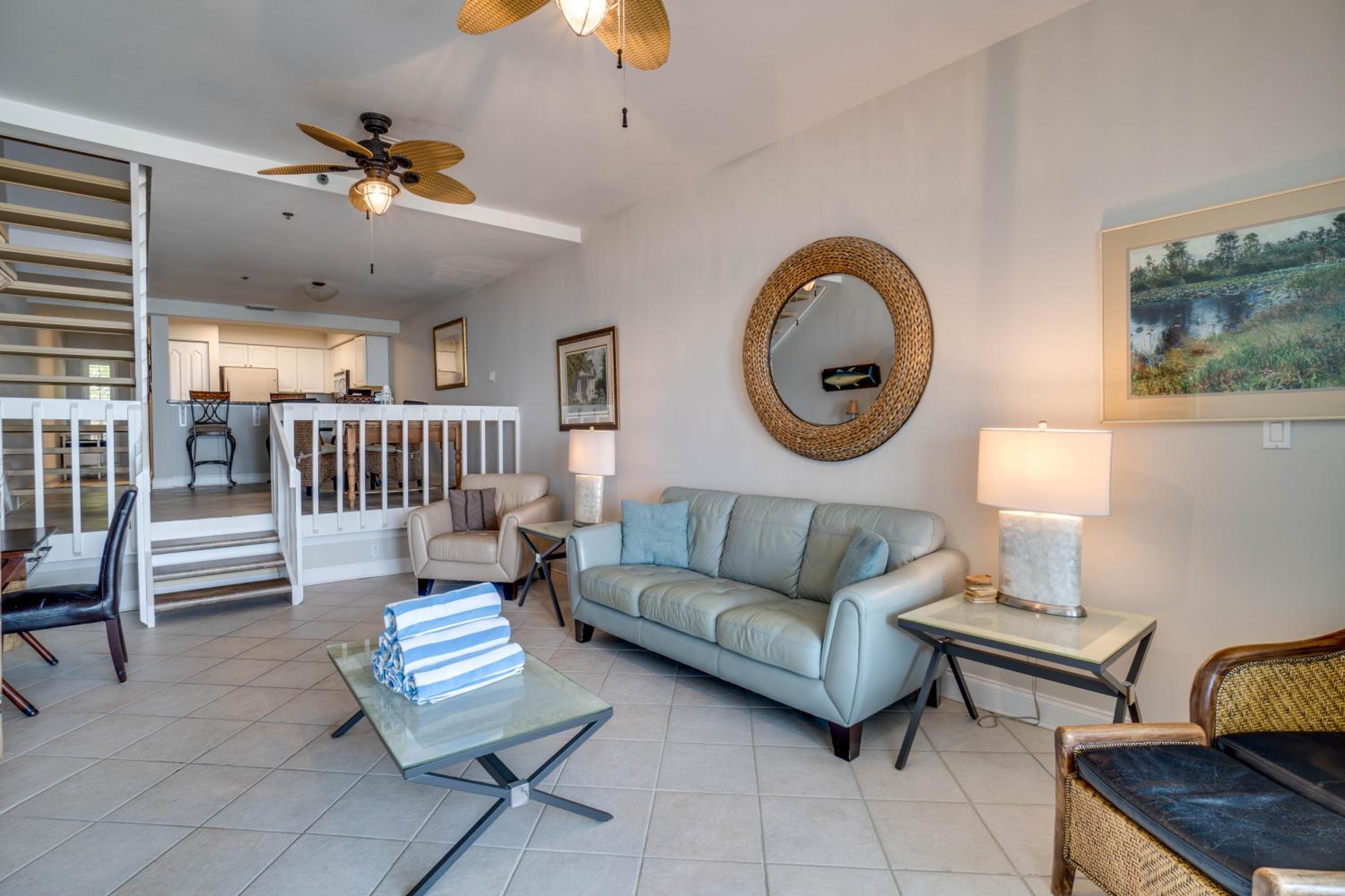 Two-Bedroom Apartment with Balcony and Sea View photo 2