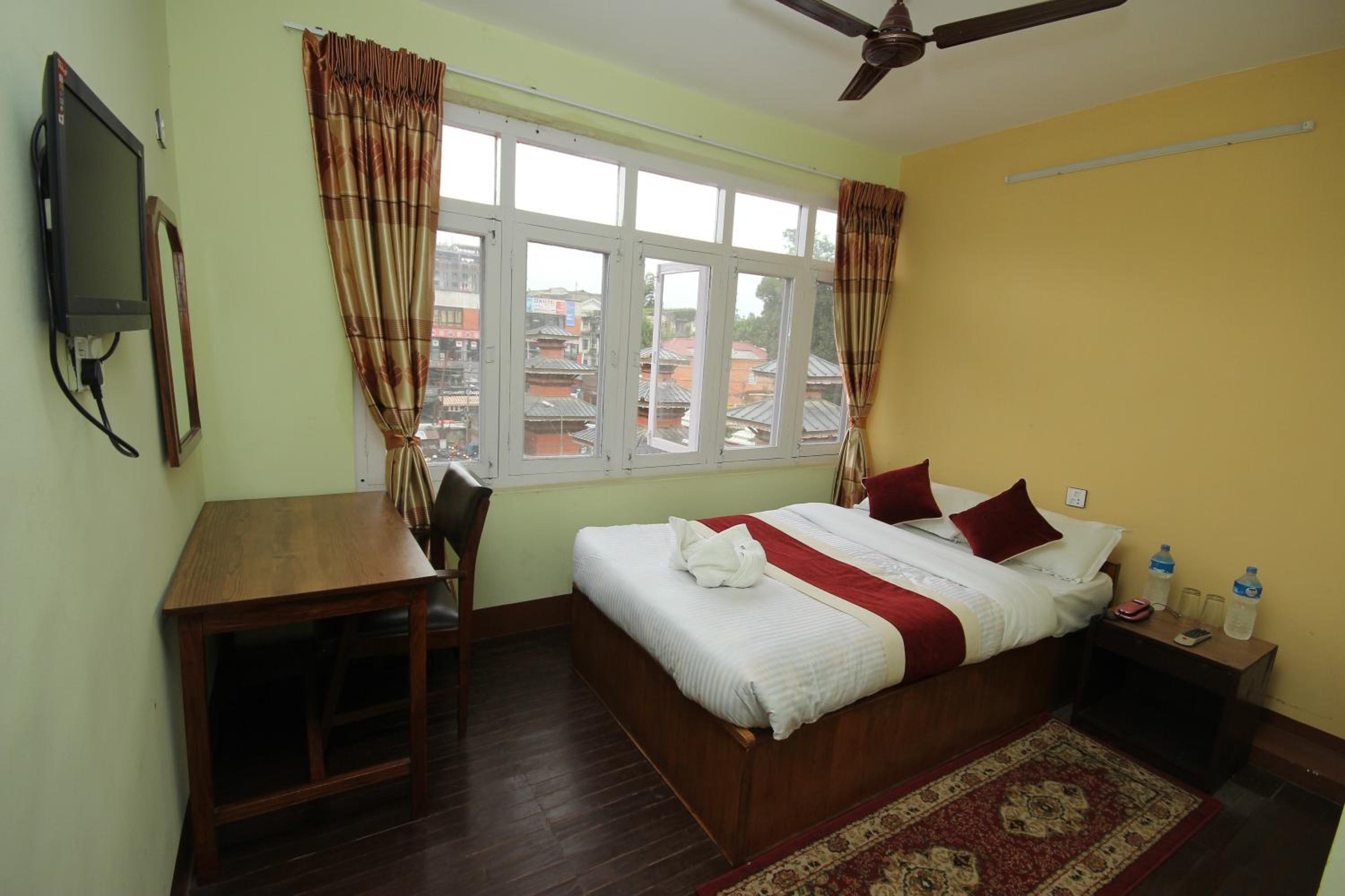 Deluxe Double or Twin Room - Photo 8