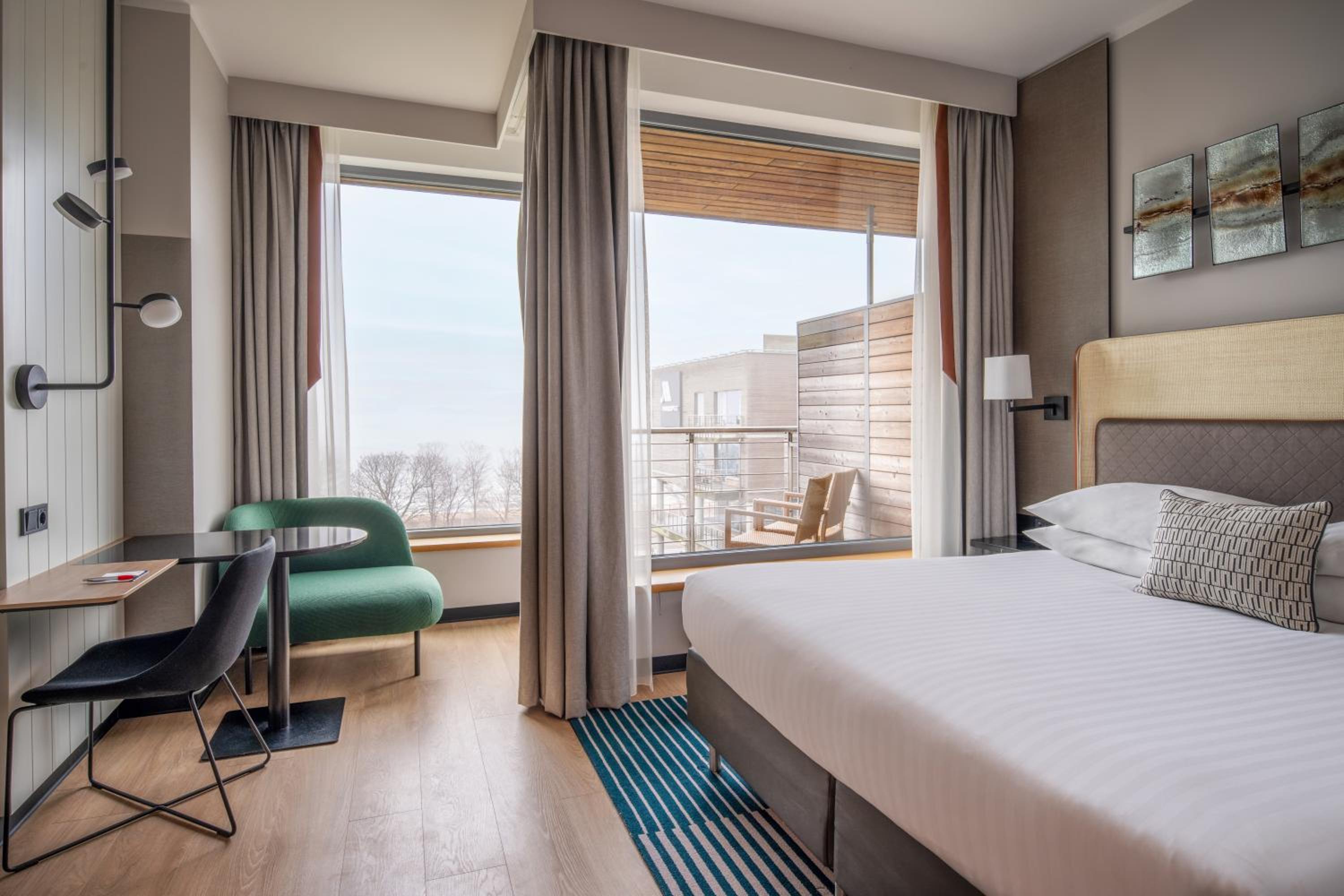 Standard King Room with Balcony and Sea View