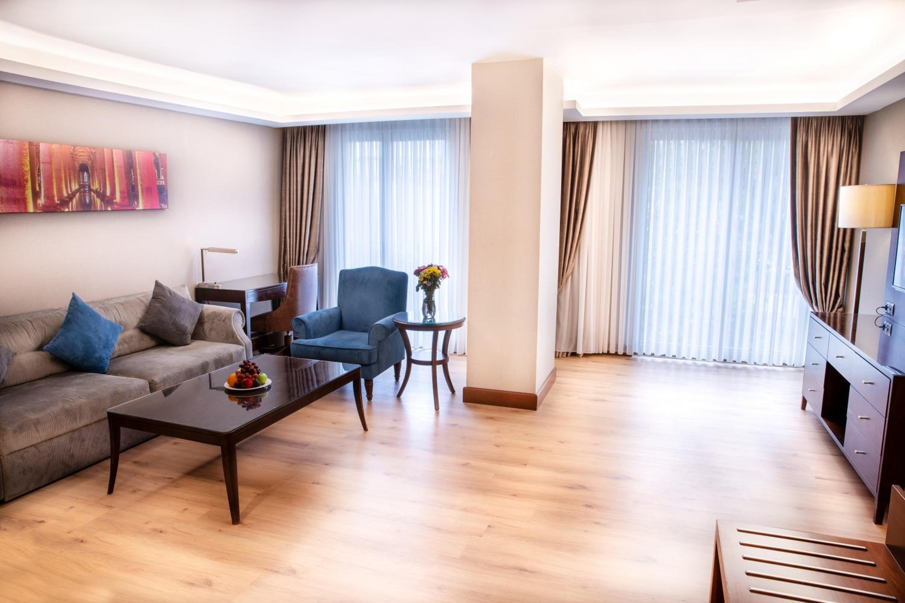 One-Bedroom Suite photo 1