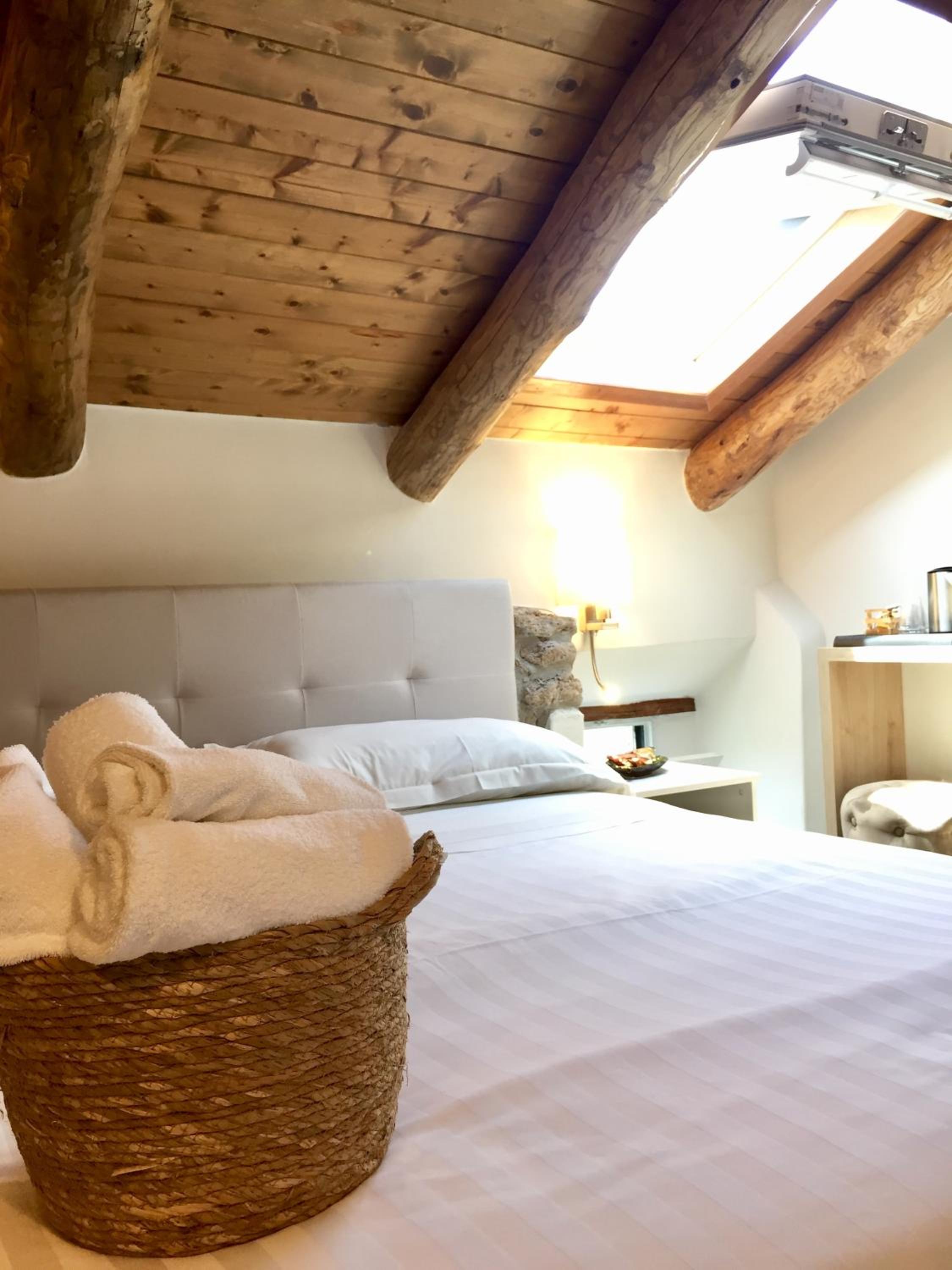 Double Room with Spa Bath - Photo 1