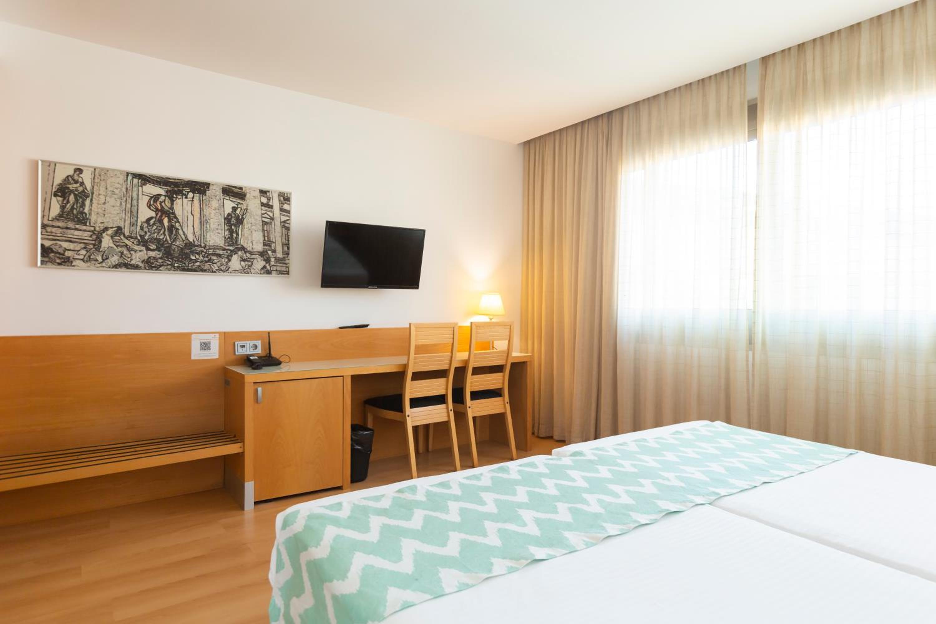 Twin Room - Photo 3