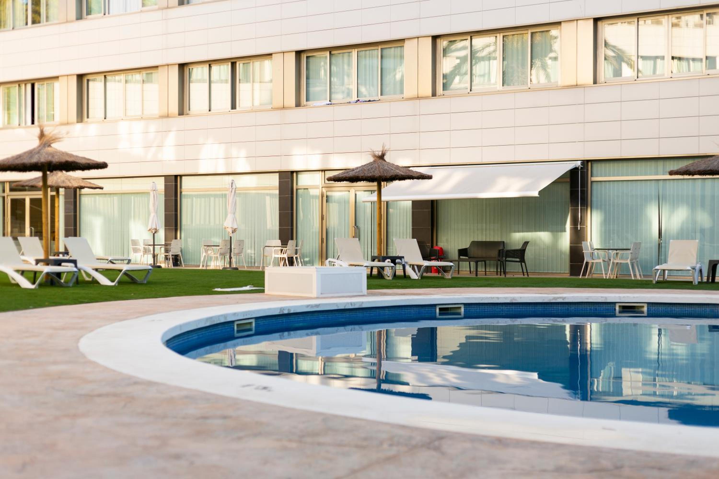 Superior Double or Twin Room with Pool View - Photo 2