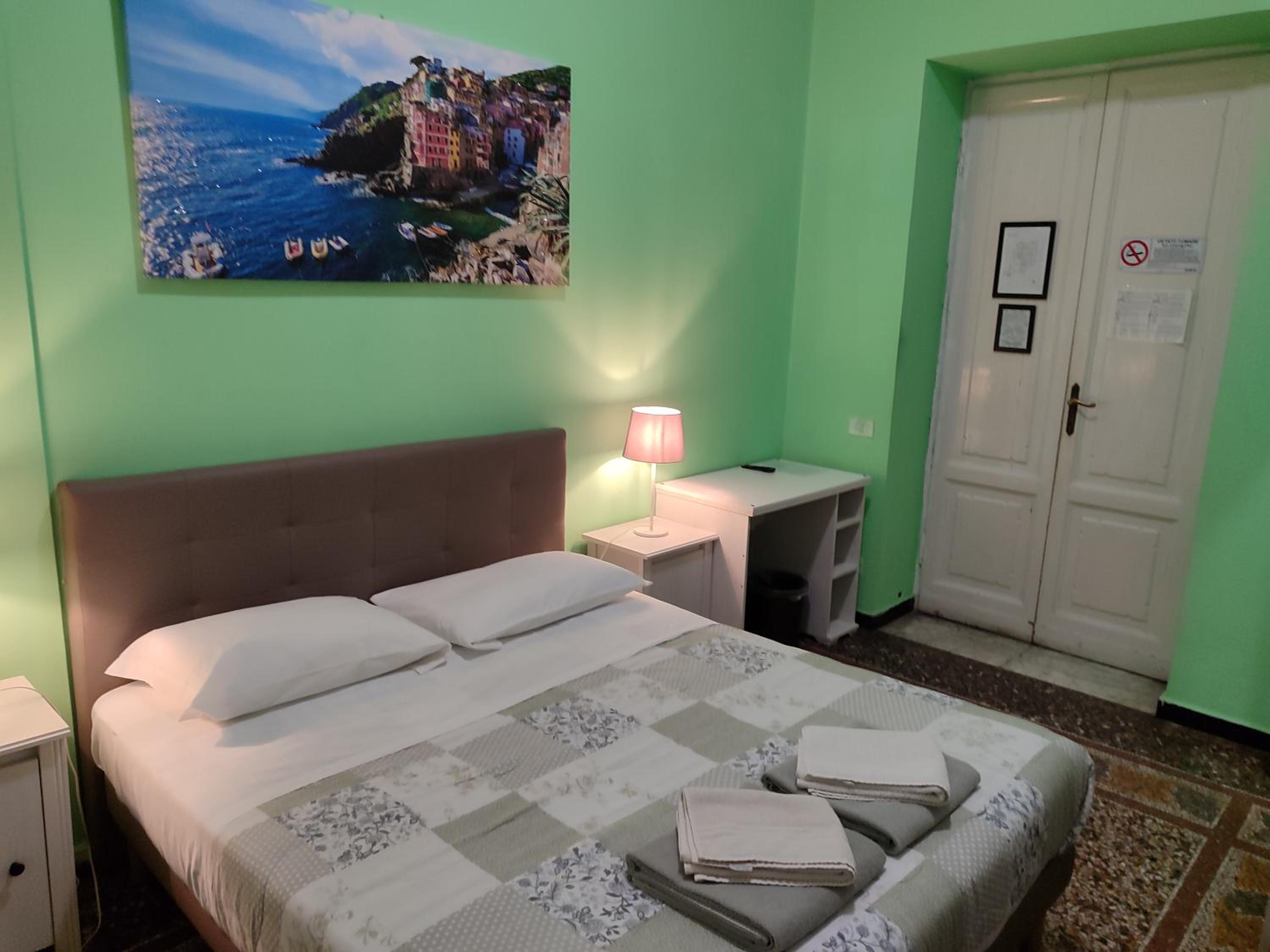 Double Room with Shared Bathroom photo 3
