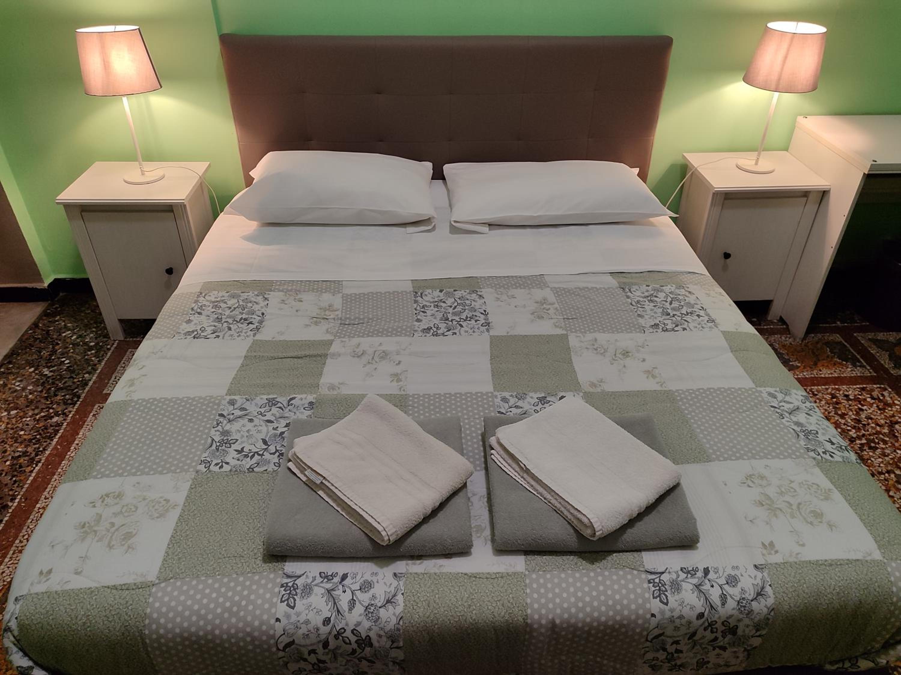 Double Room with Shared Bathroom photo 1