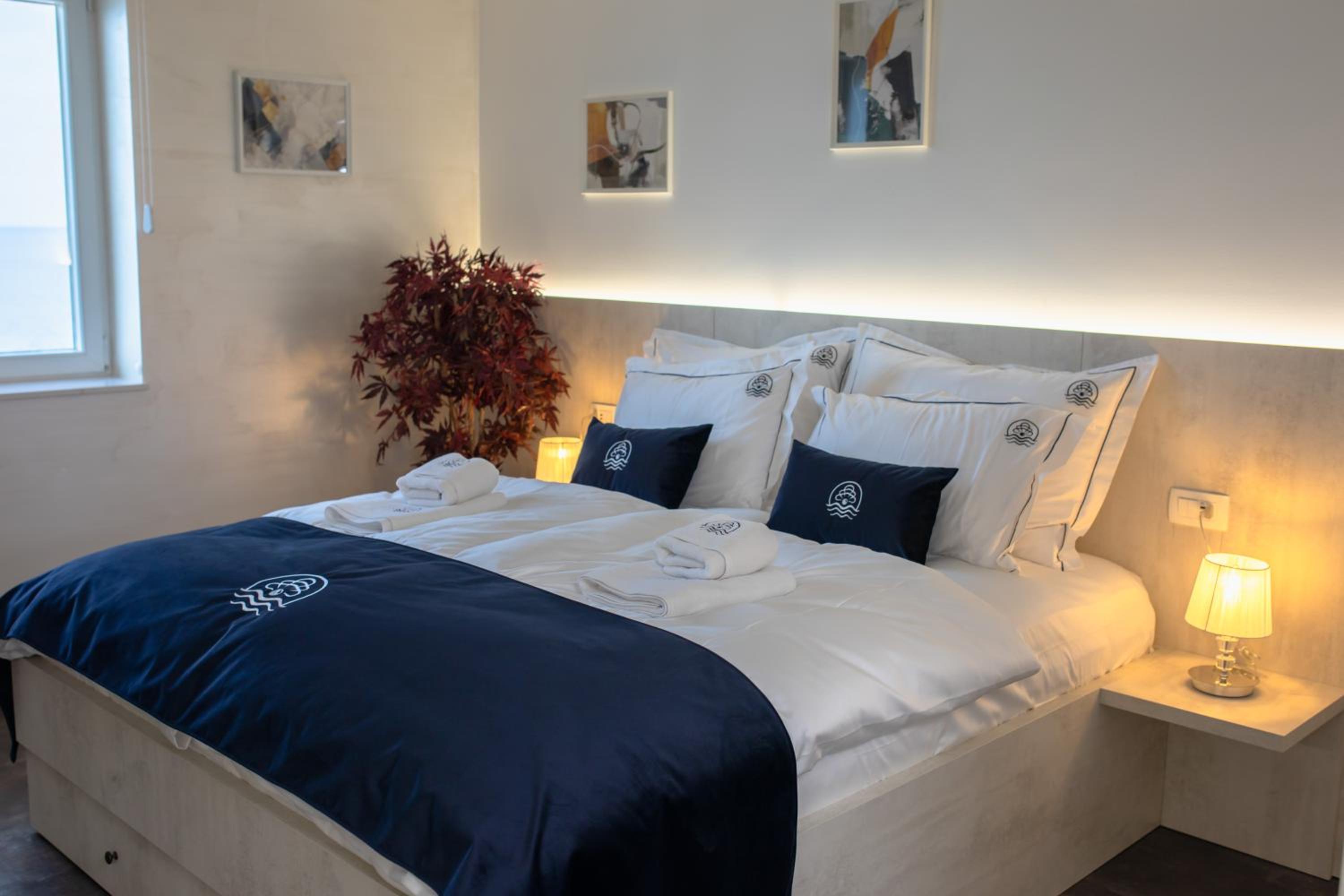 Deluxe King Studio with Sea View photo 3