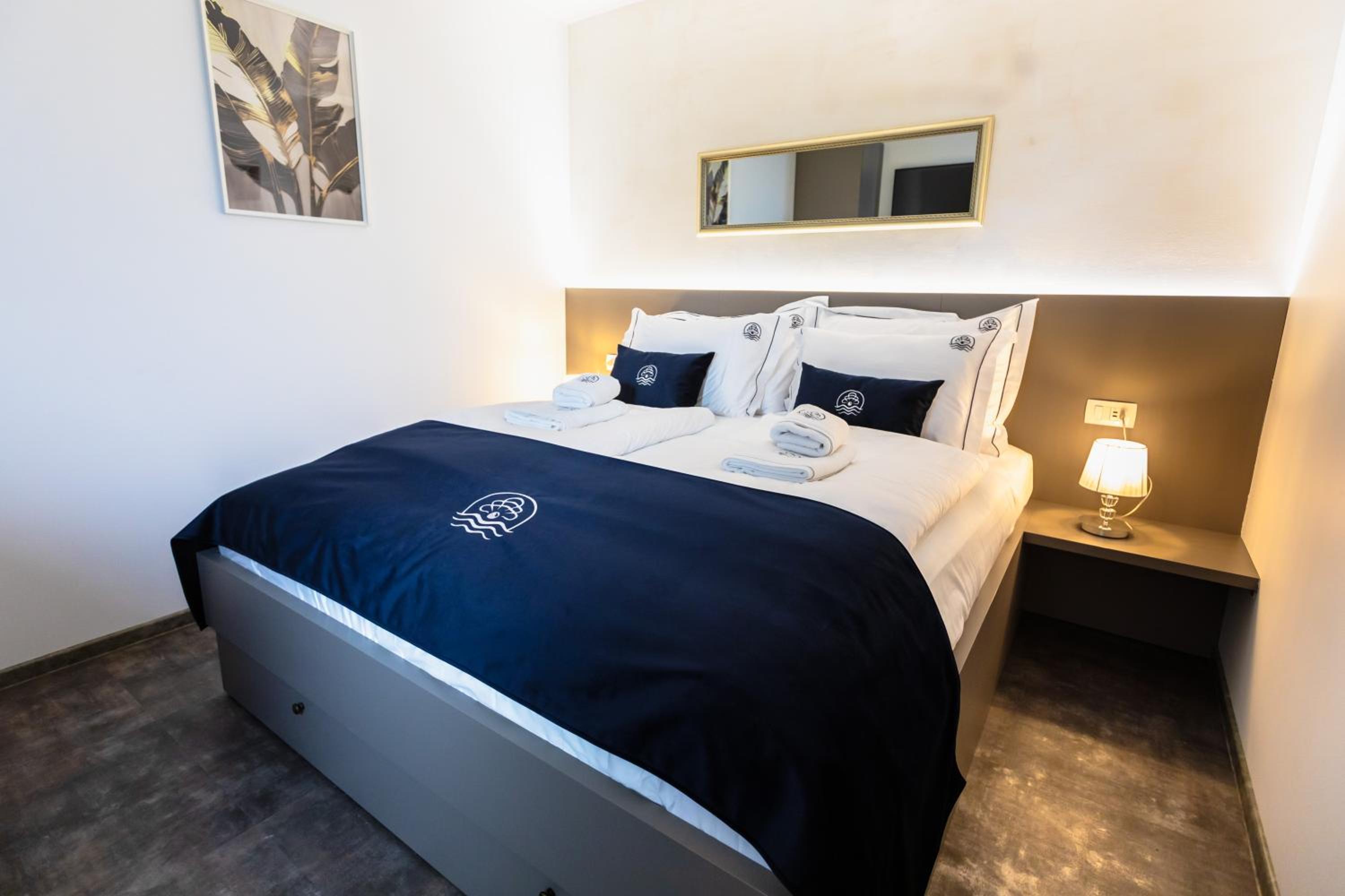 One-Bedroom Apartment with Sea View photo 3