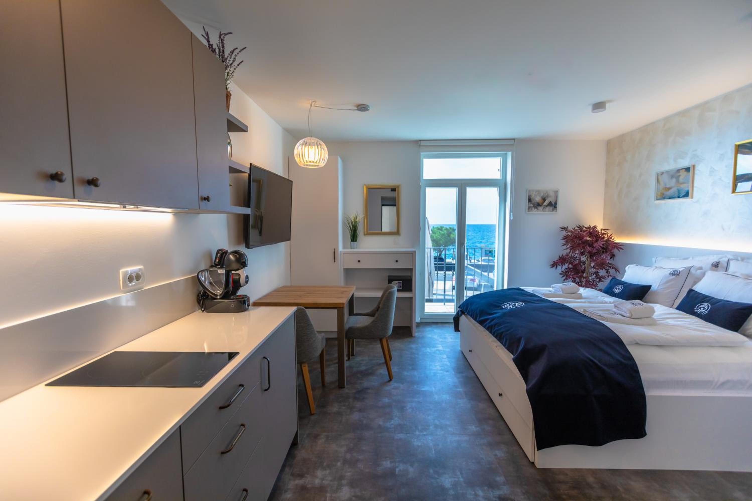 Studio with Balcony and Sea View