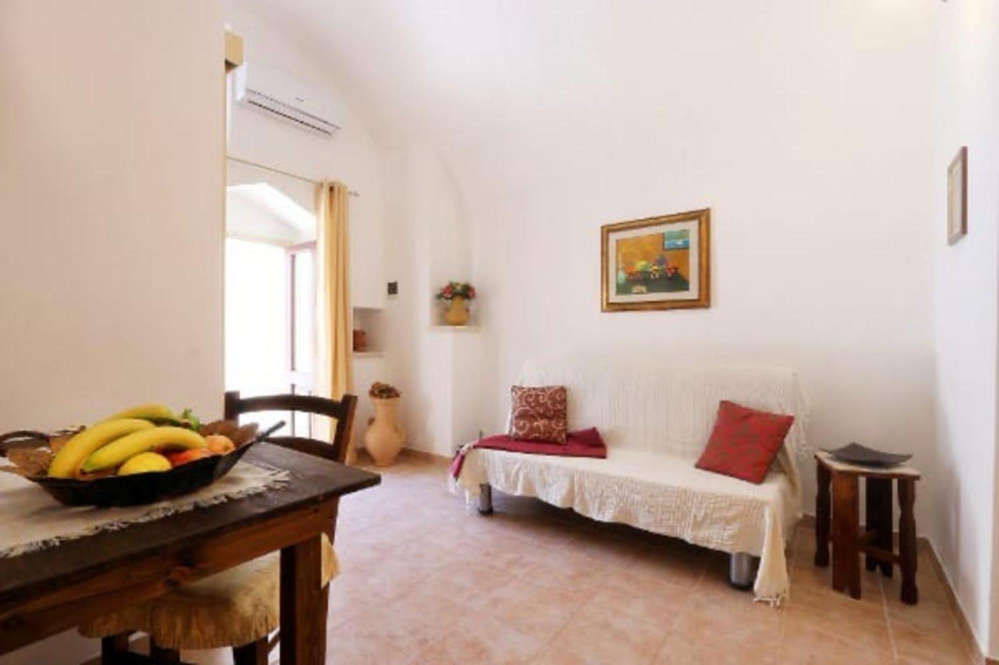 One-Bedroom House photo 3