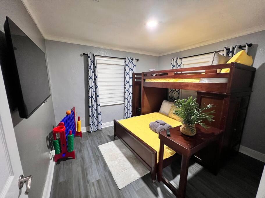 Three-Bedroom House photo 3