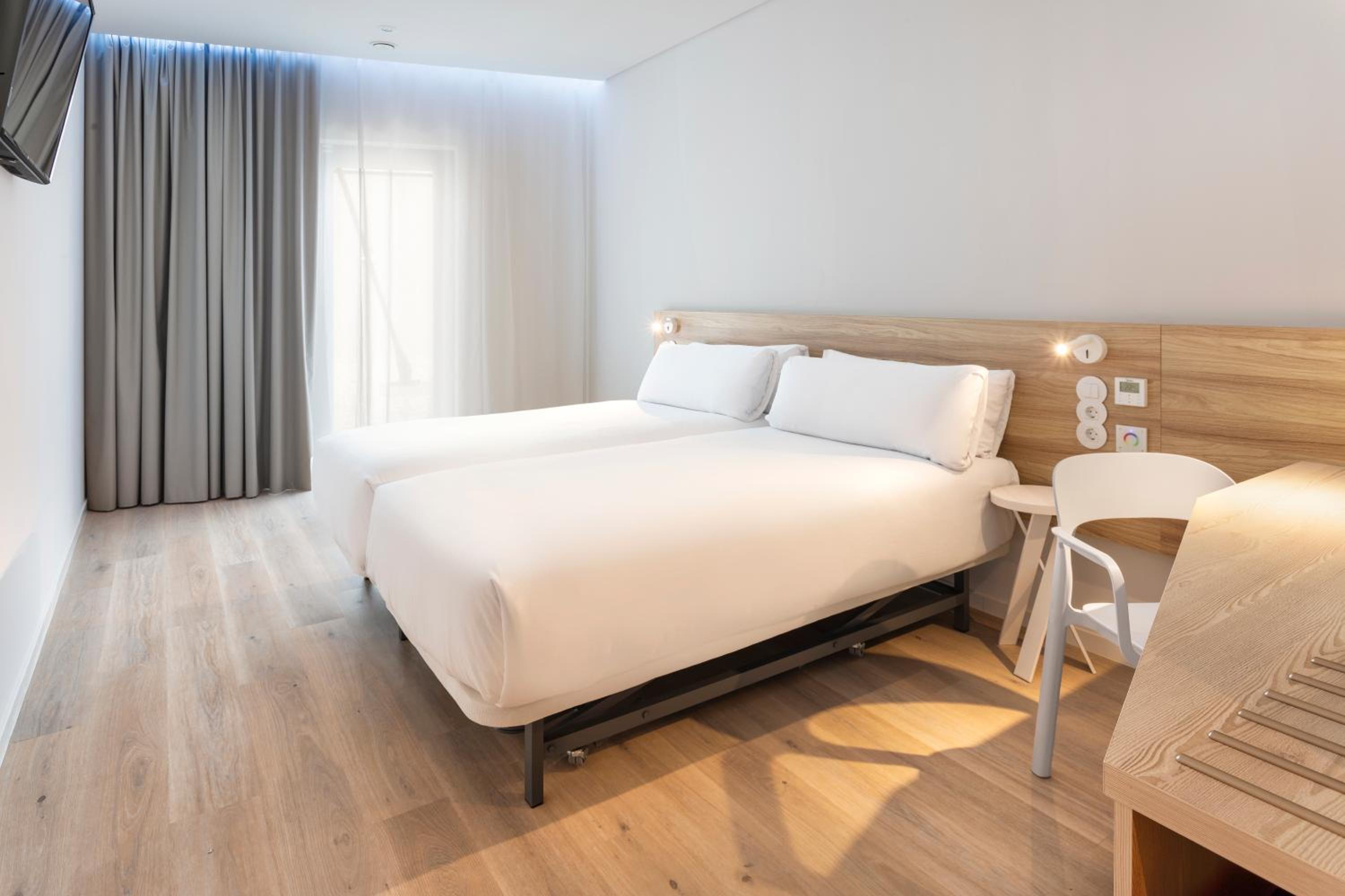 Twin Room - Photo 1