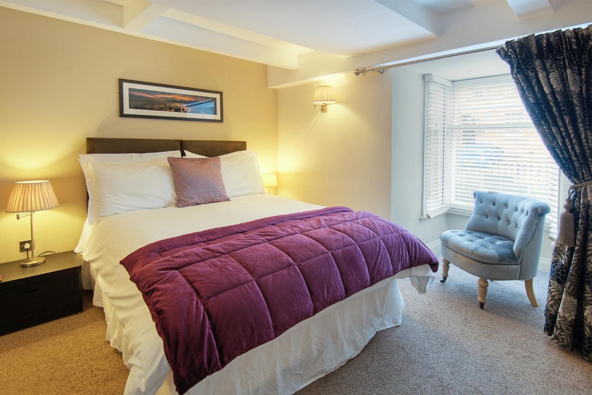 Room 1 - Standard King Ensuite with Shower photo 1