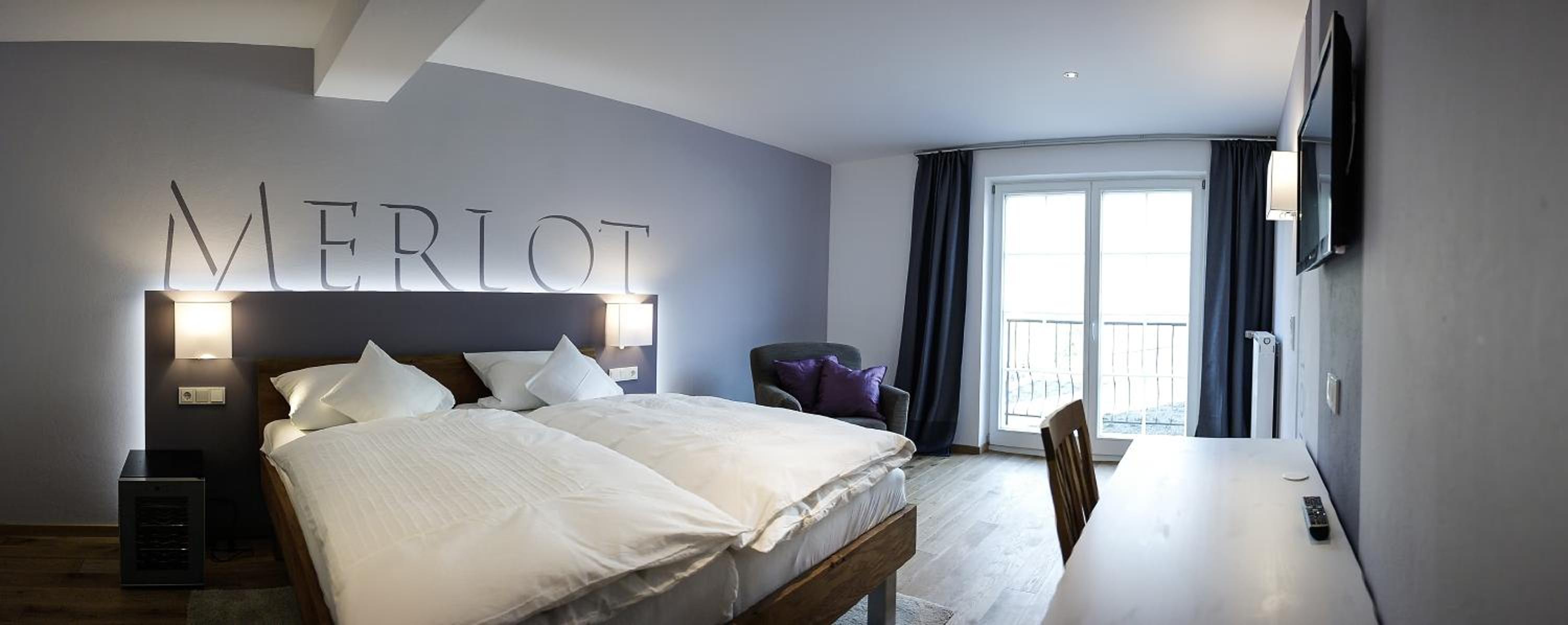 Deluxe double room with balcony and river view photo 1