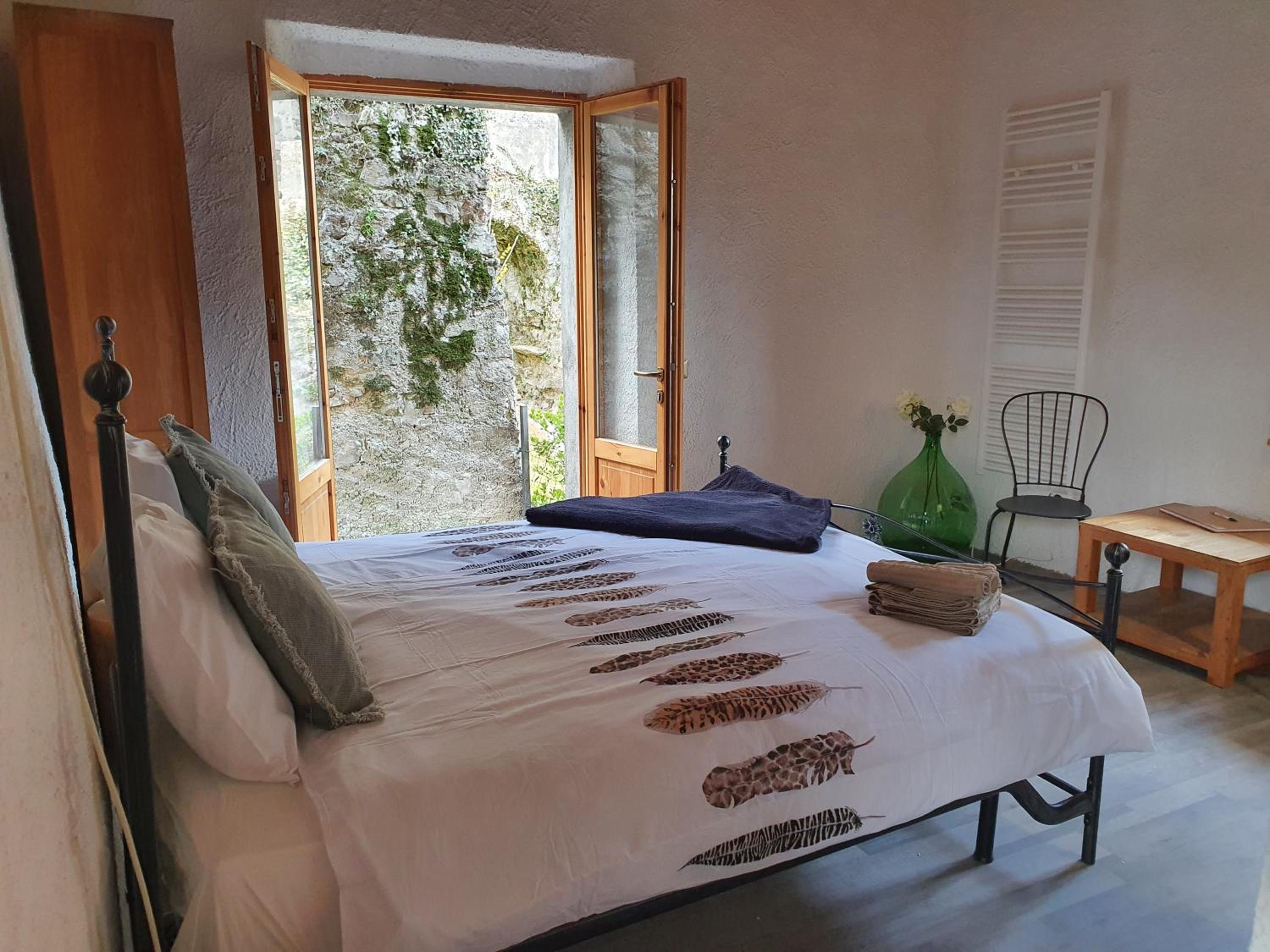 Deluxe Double Room with Shower photo 2