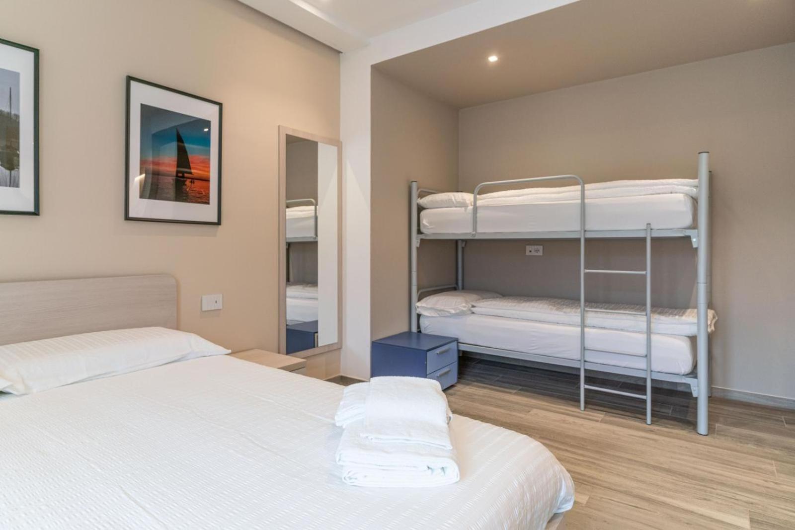 Quadruple Room with Balcony photo 3