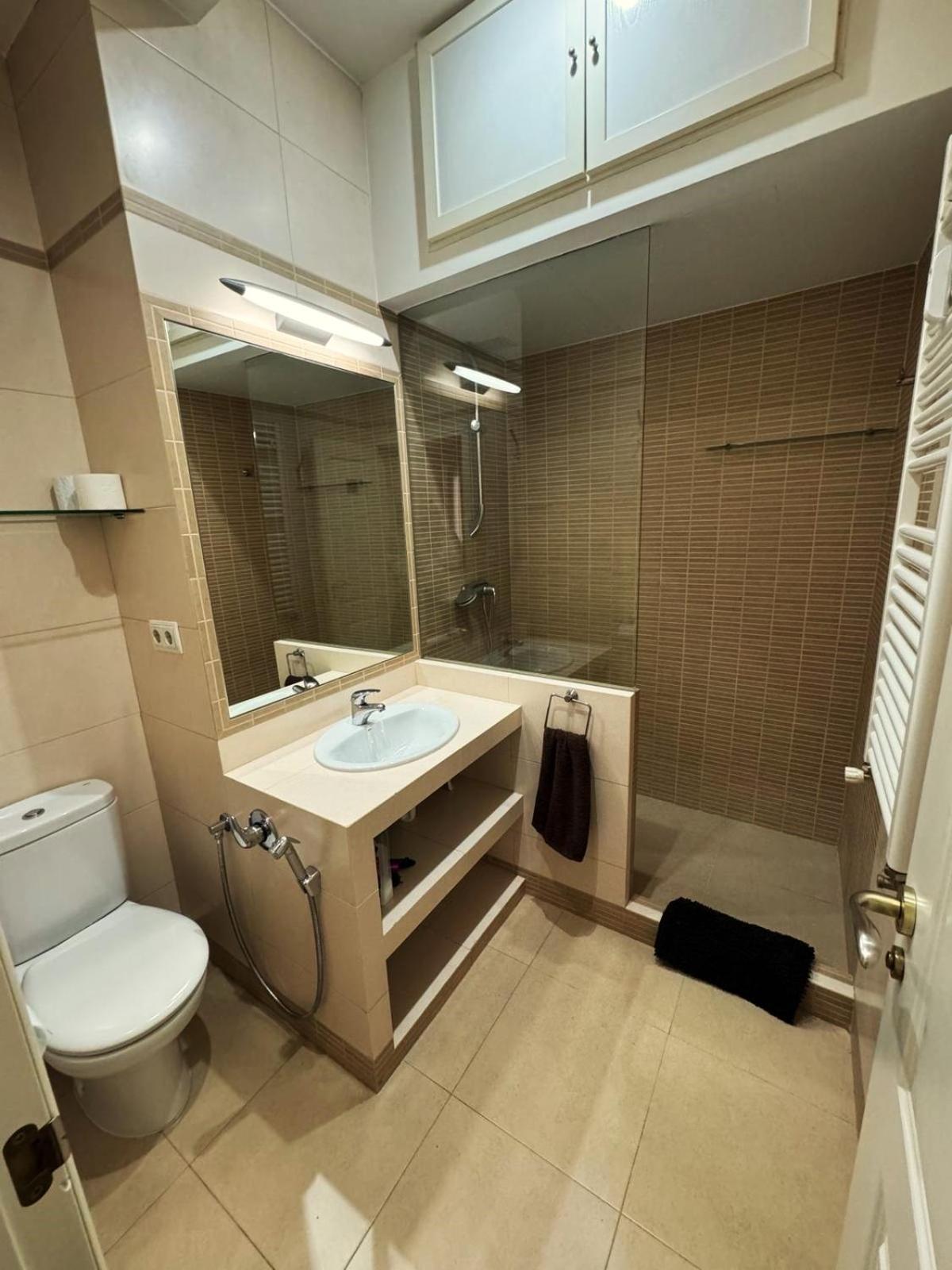 Single Room with Shared Bathroom photo 2