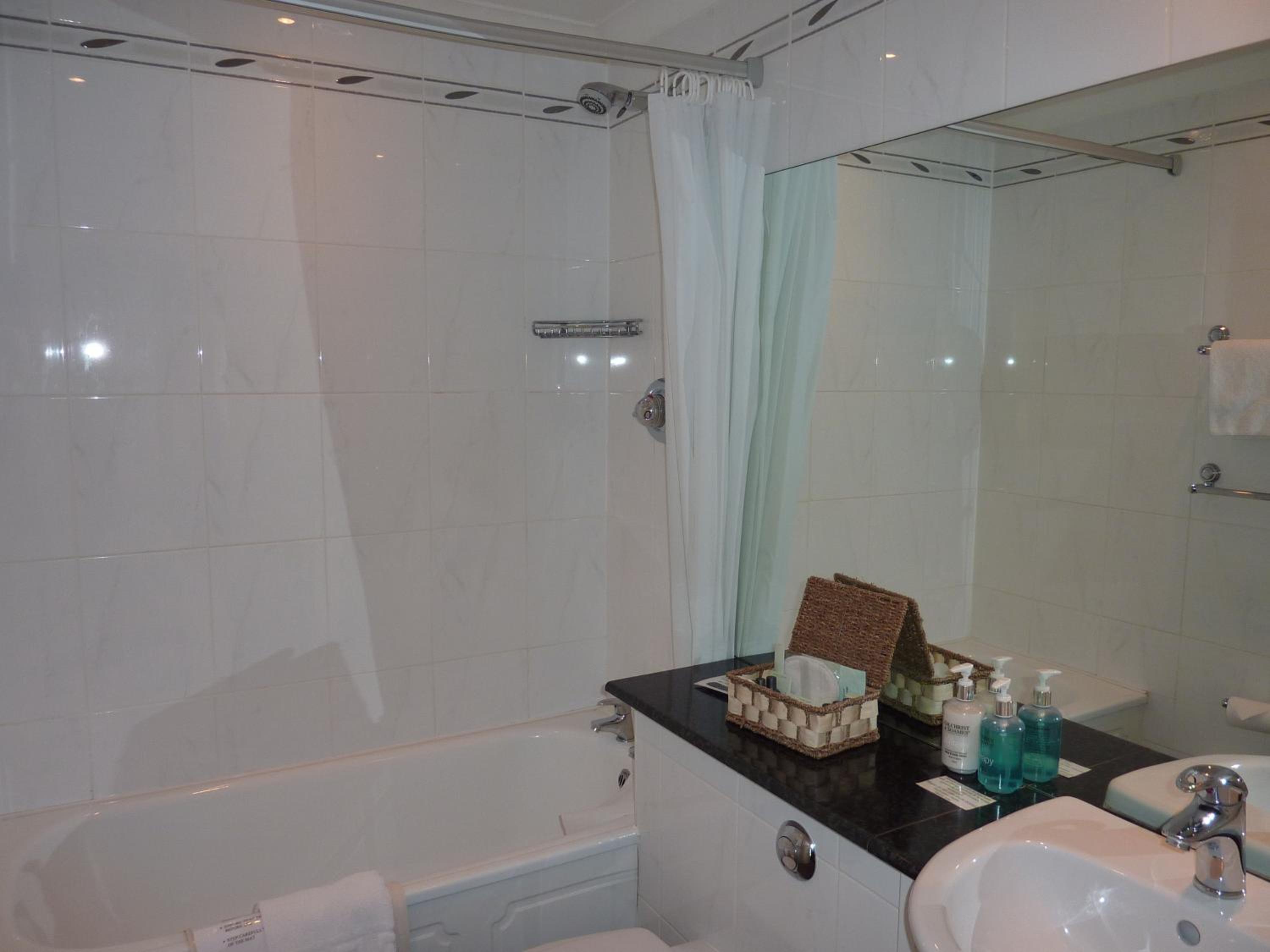 Double Room with Four Poster Bed - Photo 6