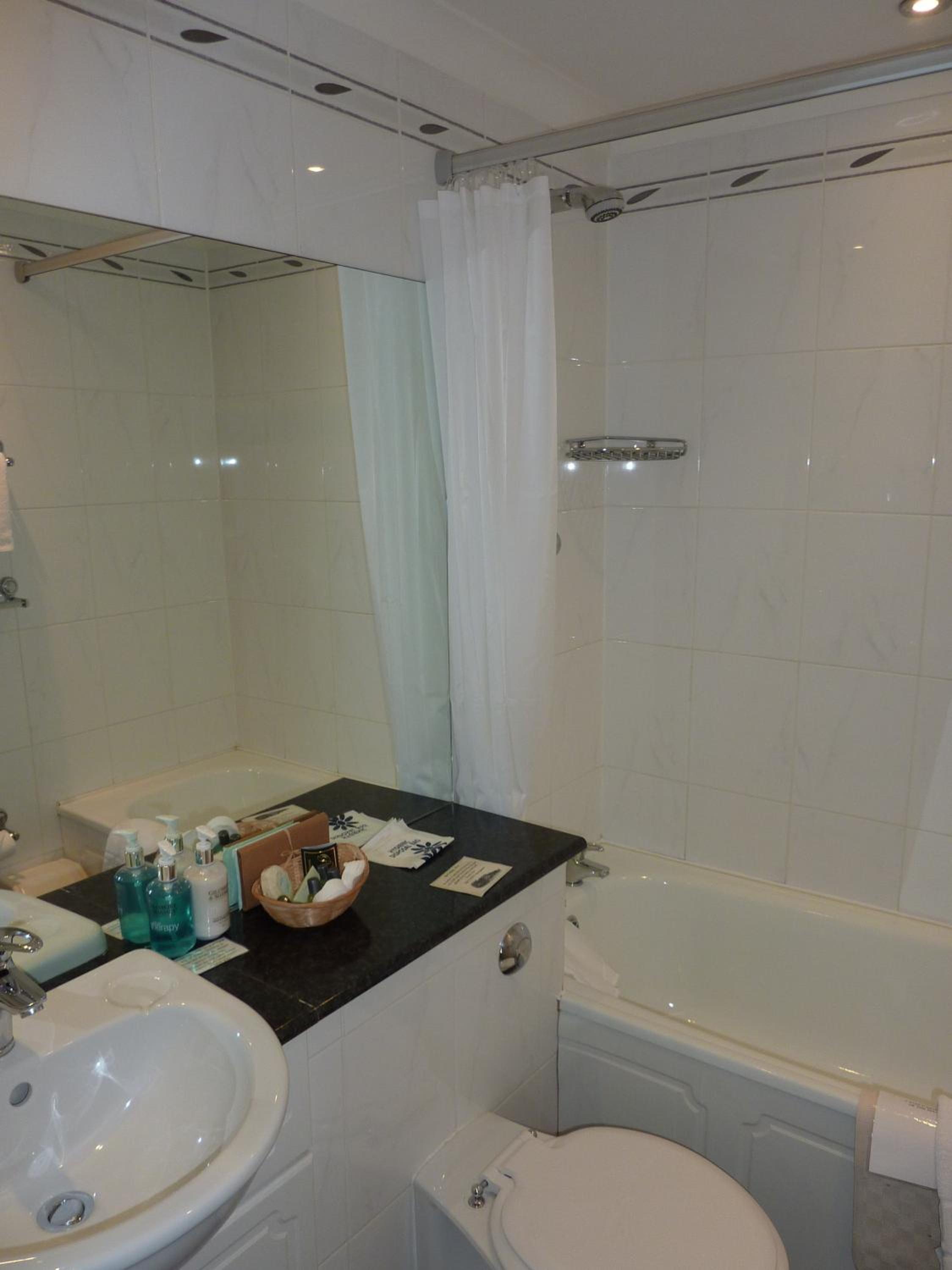 Double Room with Four Poster Bed - Photo 2