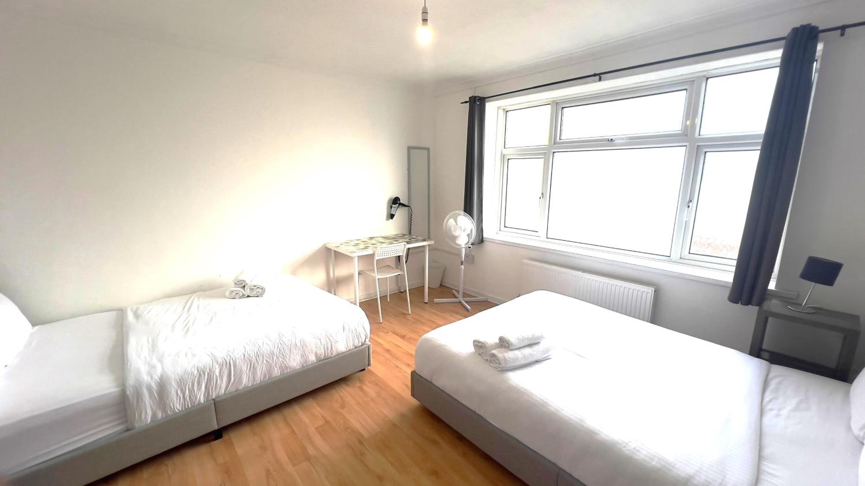 Double Room with Shared Bathroom photo 2