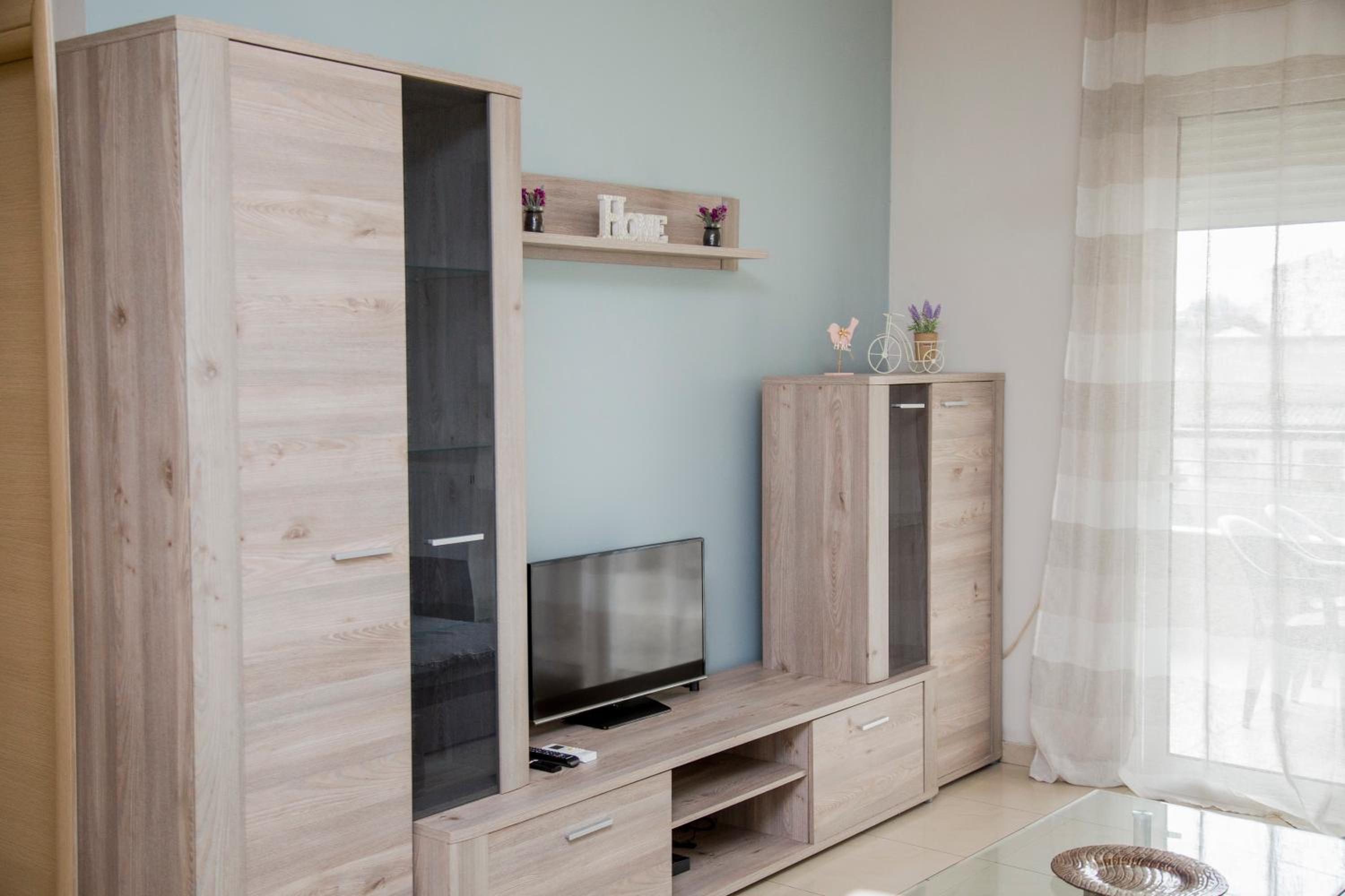 One-Bedroom Apartment - Photo 3