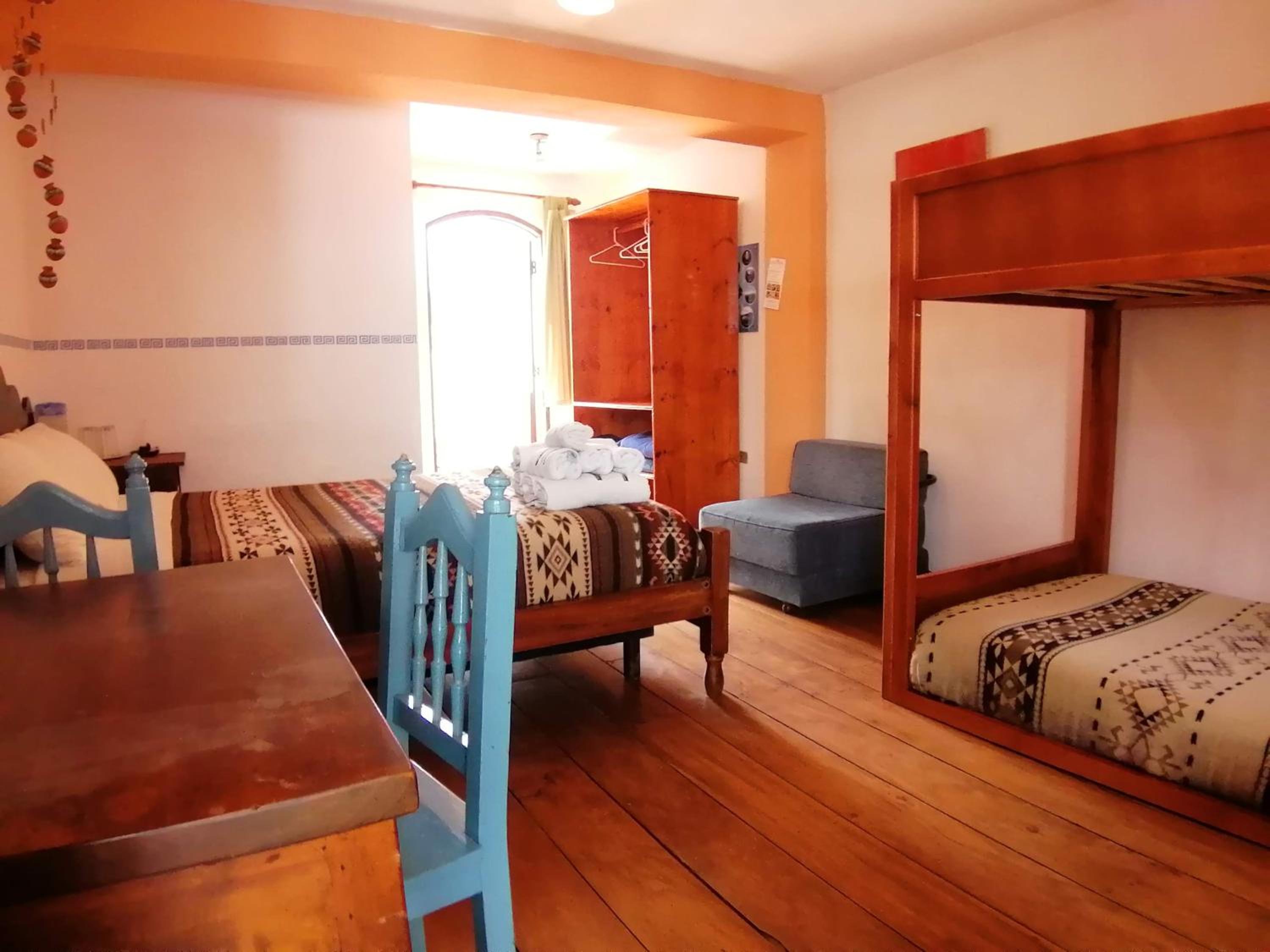 Quadruple Room with Private Bathroom photo 3