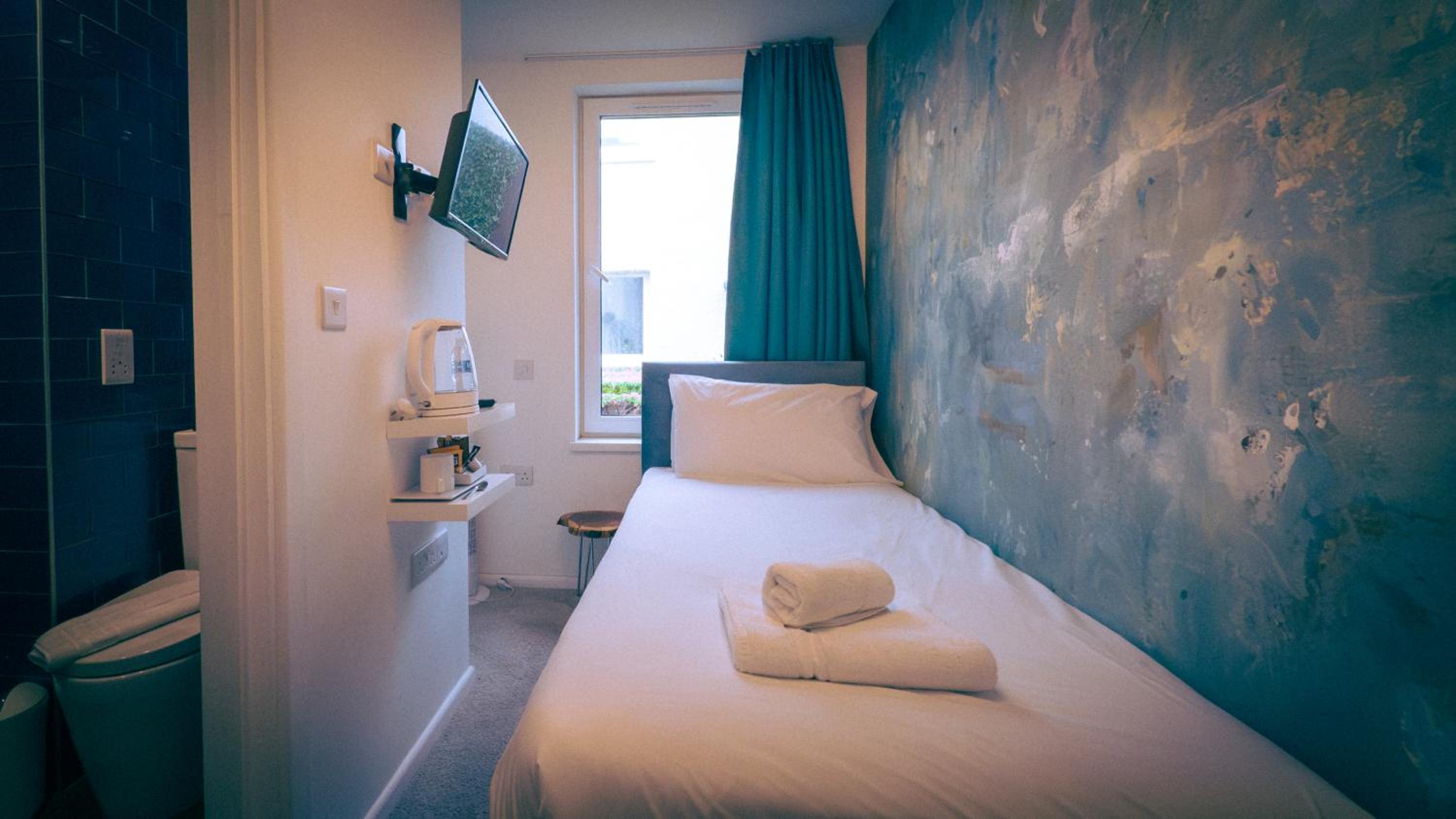 Compact Single Room photo 2