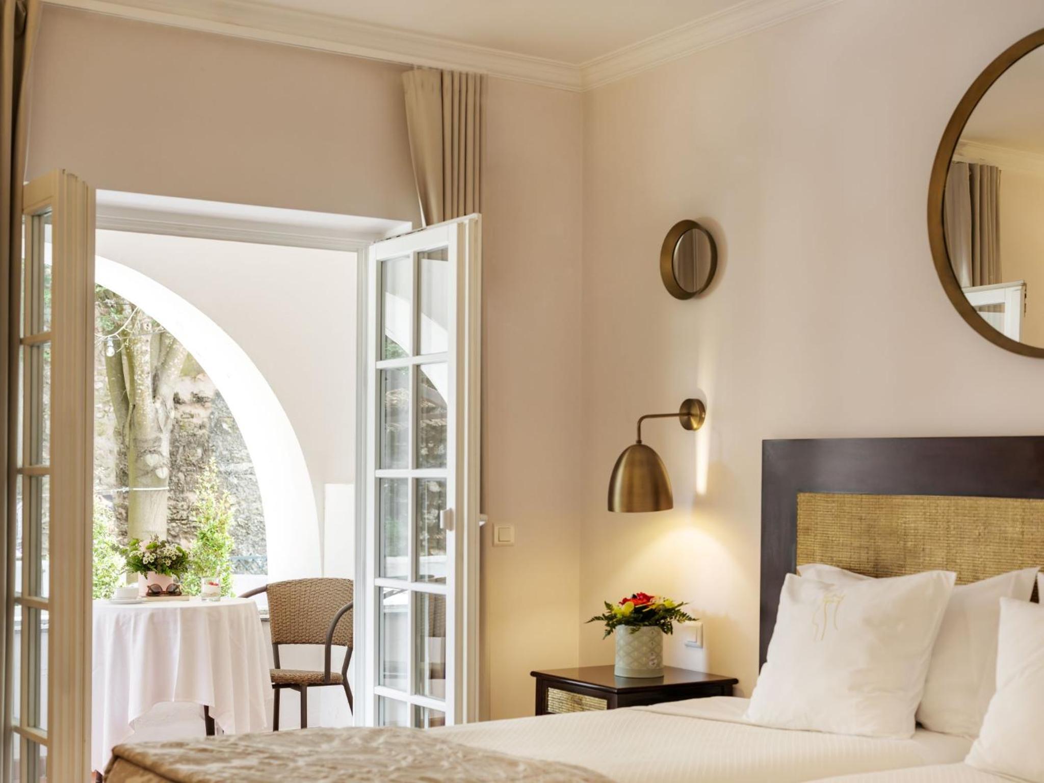Charming Twin with Balcony - Photo 3