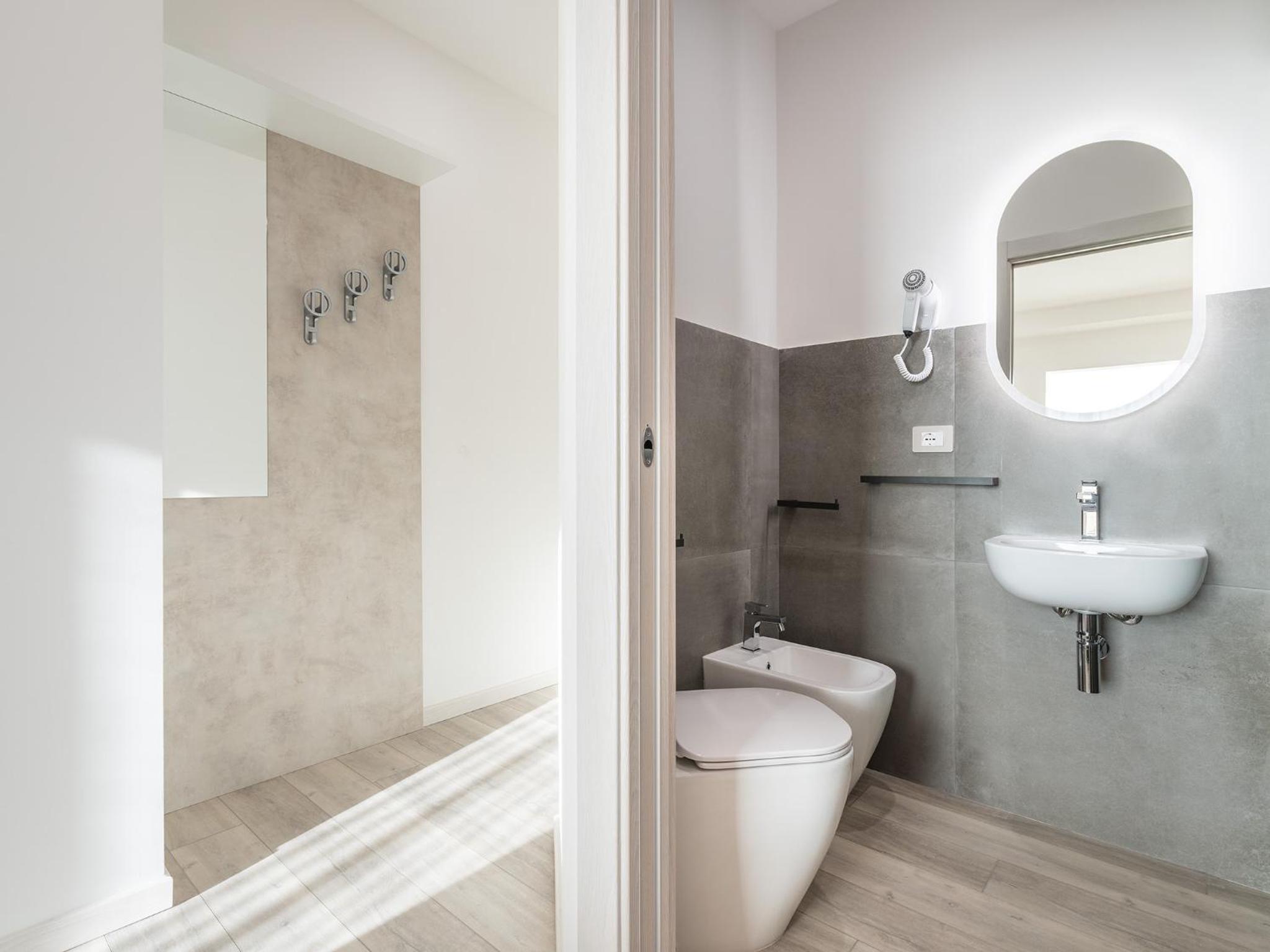Standard Double Room - Photo 10