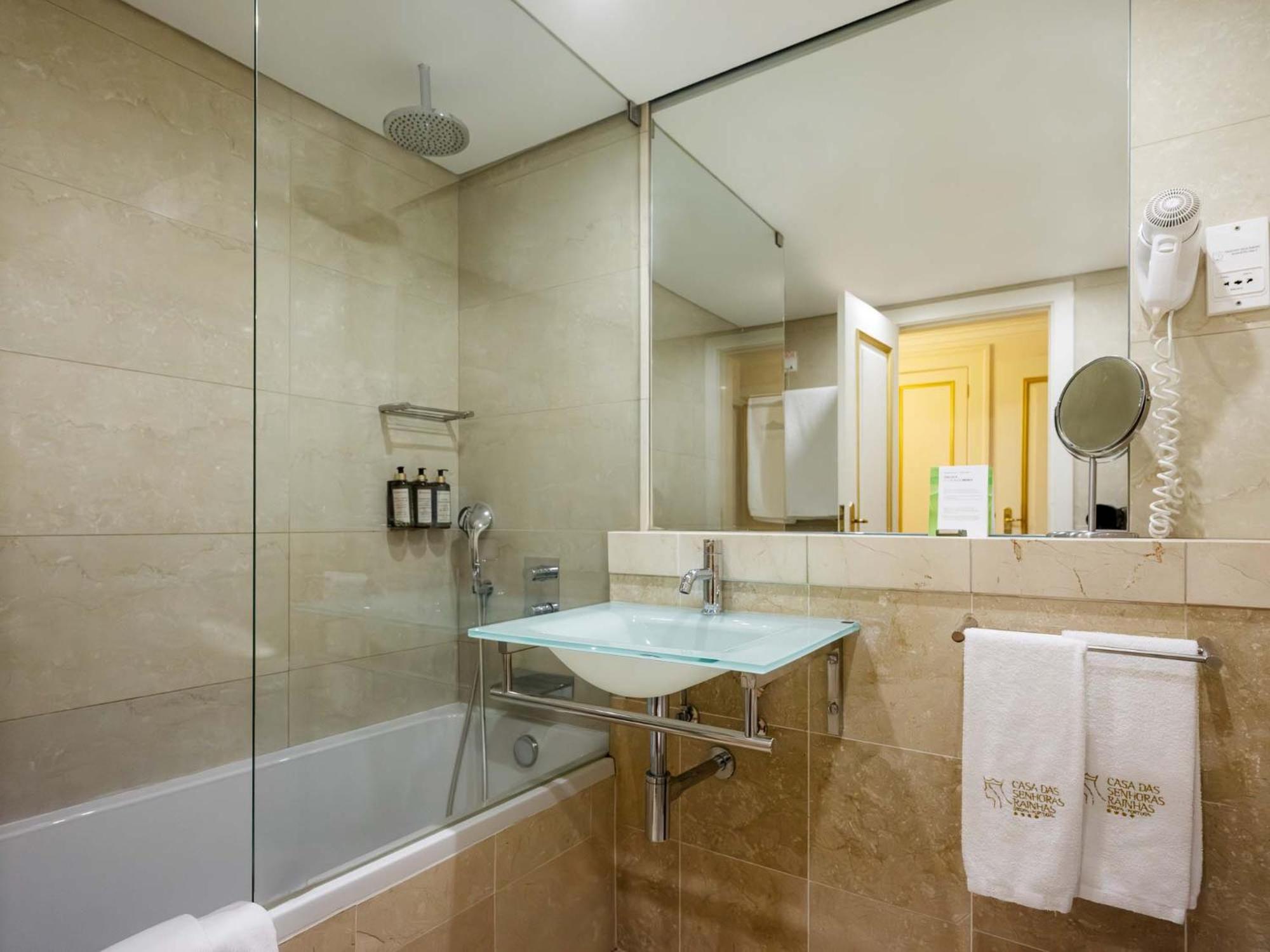 Charming Double with Balcony - Photo 5