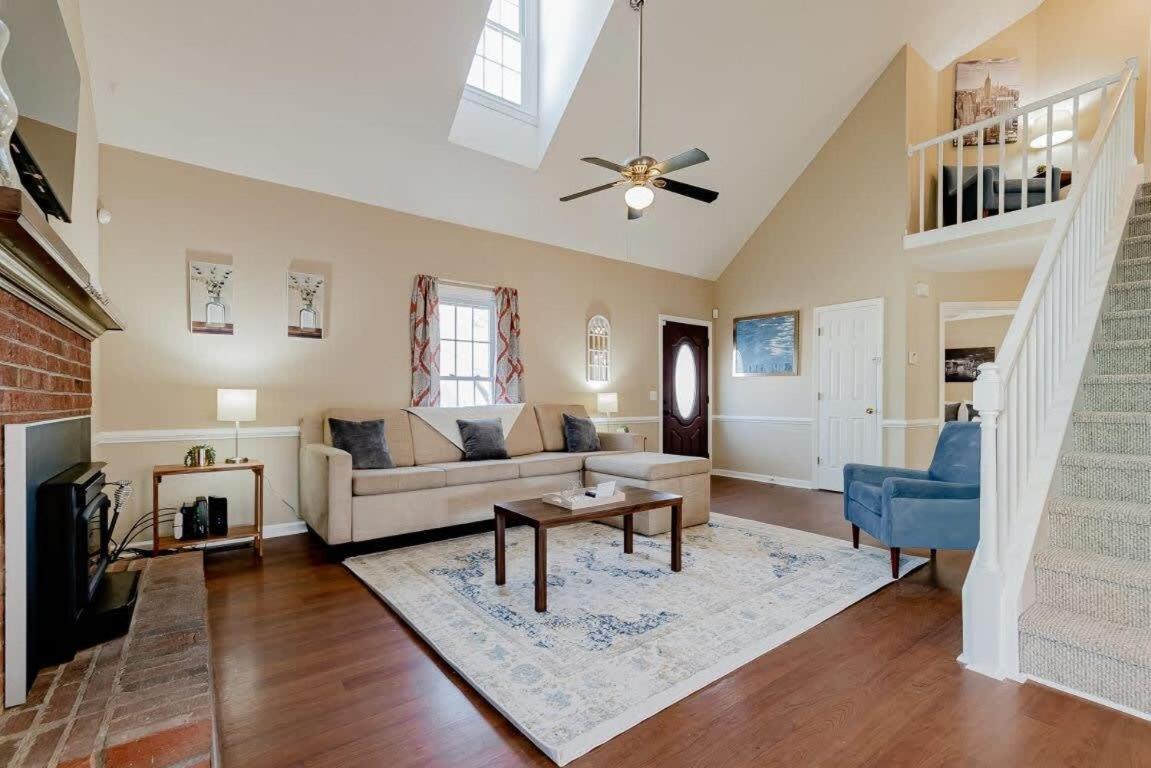 Family Room - Photo 1