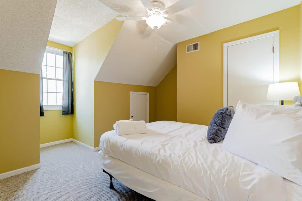 Family Room - Photo 24