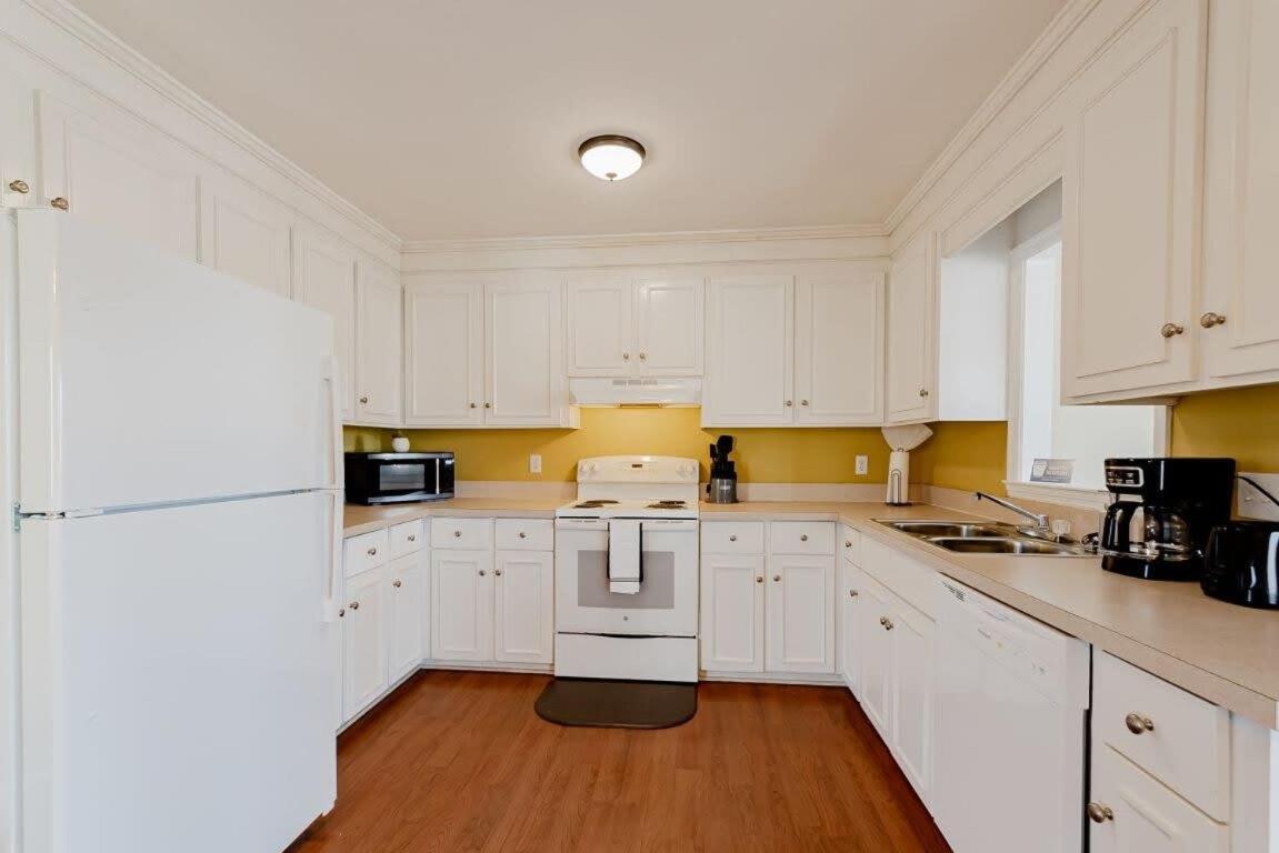 Family Room - Photo 31