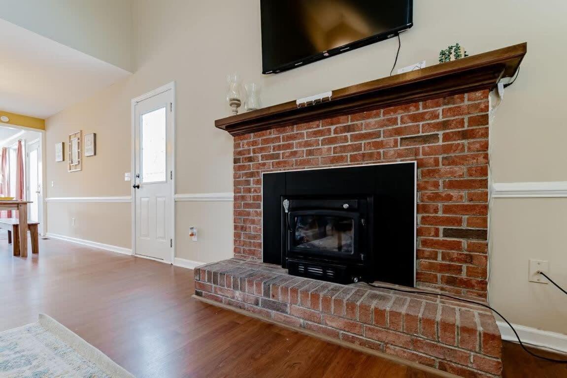 Family Room - Photo 36
