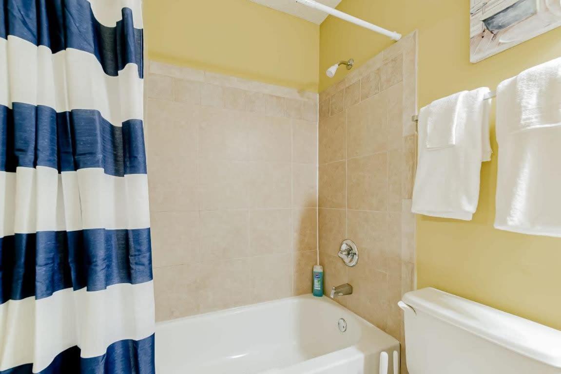Family Room - Photo 37